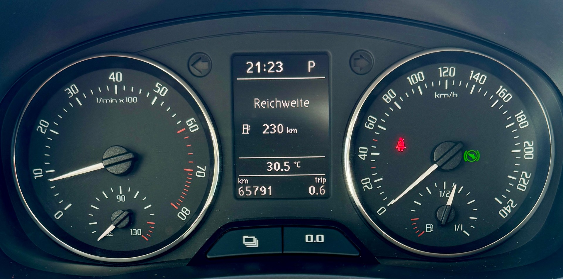 SKODA Fabia 1.2 TSI Ambiente DSG-image-10