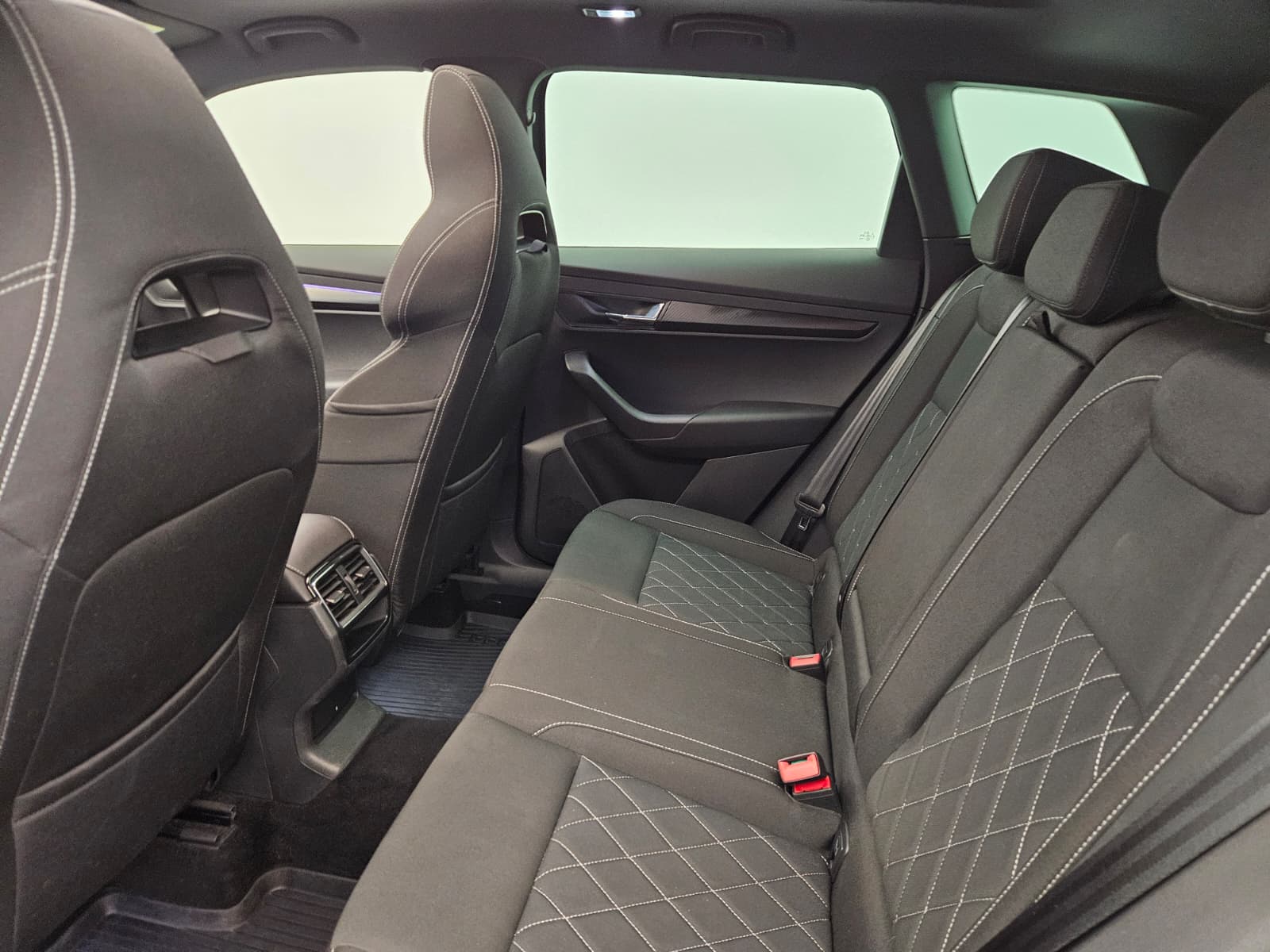 SKODA Karoq 2.0 TSI SportLine 4x4 DSG-image-7