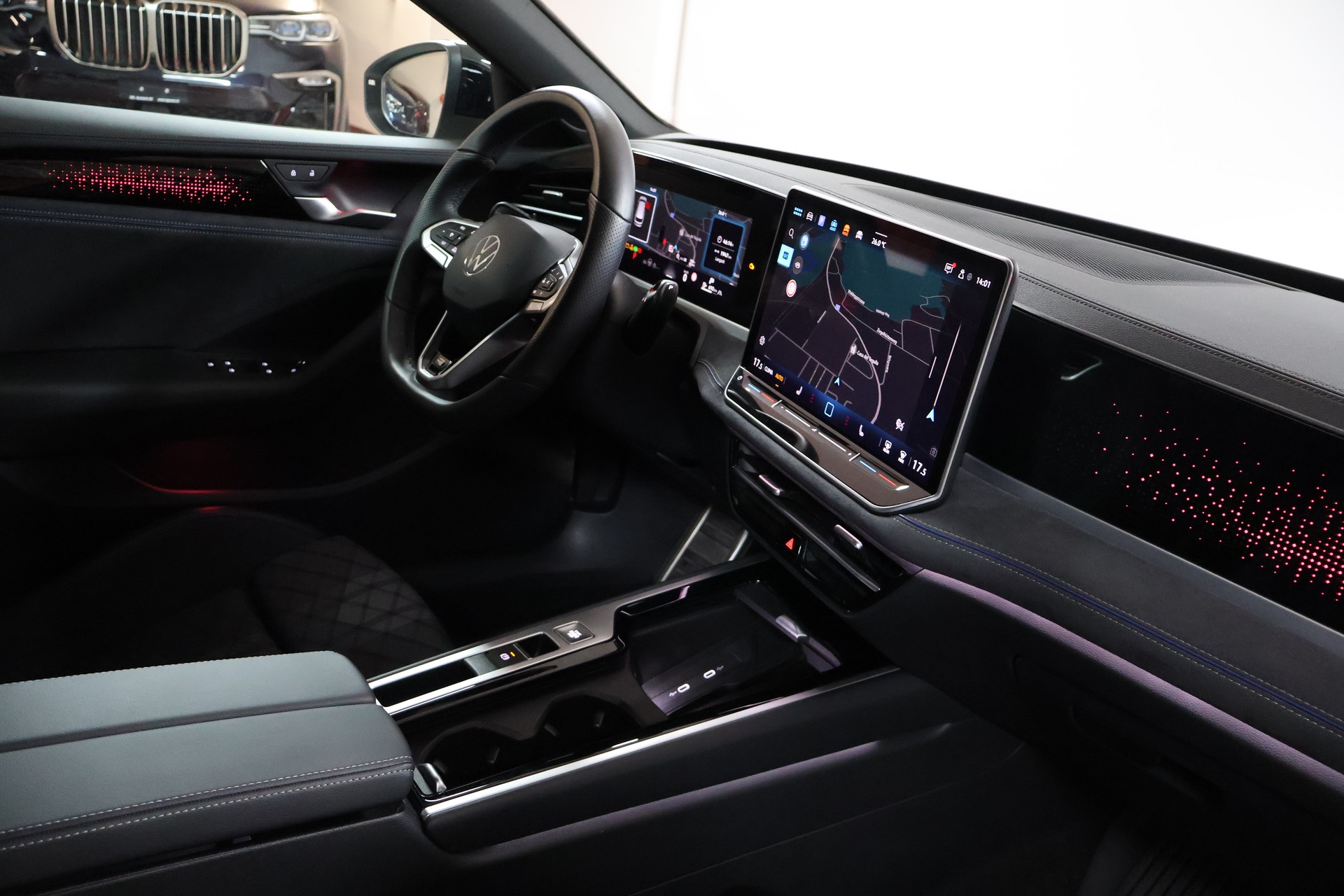 VW Passat Variant 2.0 TDI R-Line 4 Motion DSG-image-11