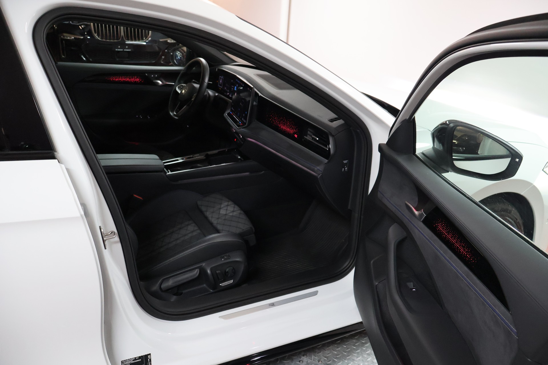VW Passat Variant 2.0 TDI R-Line 4 Motion DSG-image-13