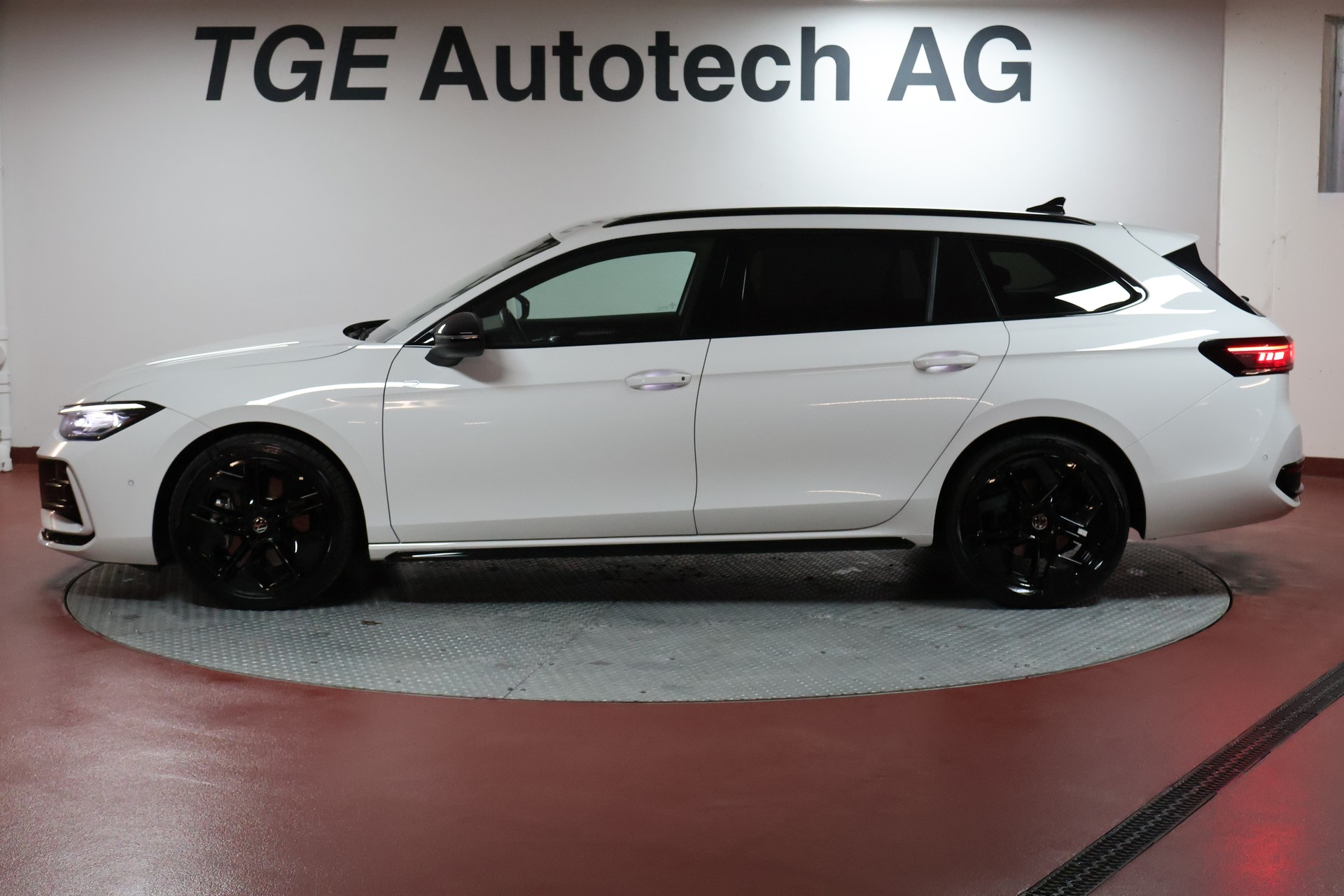 VW Passat Variant 2.0 TDI R-Line 4 Motion DSG-showroom-element-3