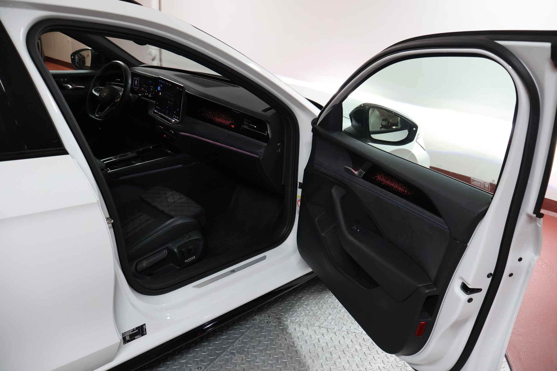VW Passat Variant 2.0 TDI R-Line 4 Motion DSG-image-14
