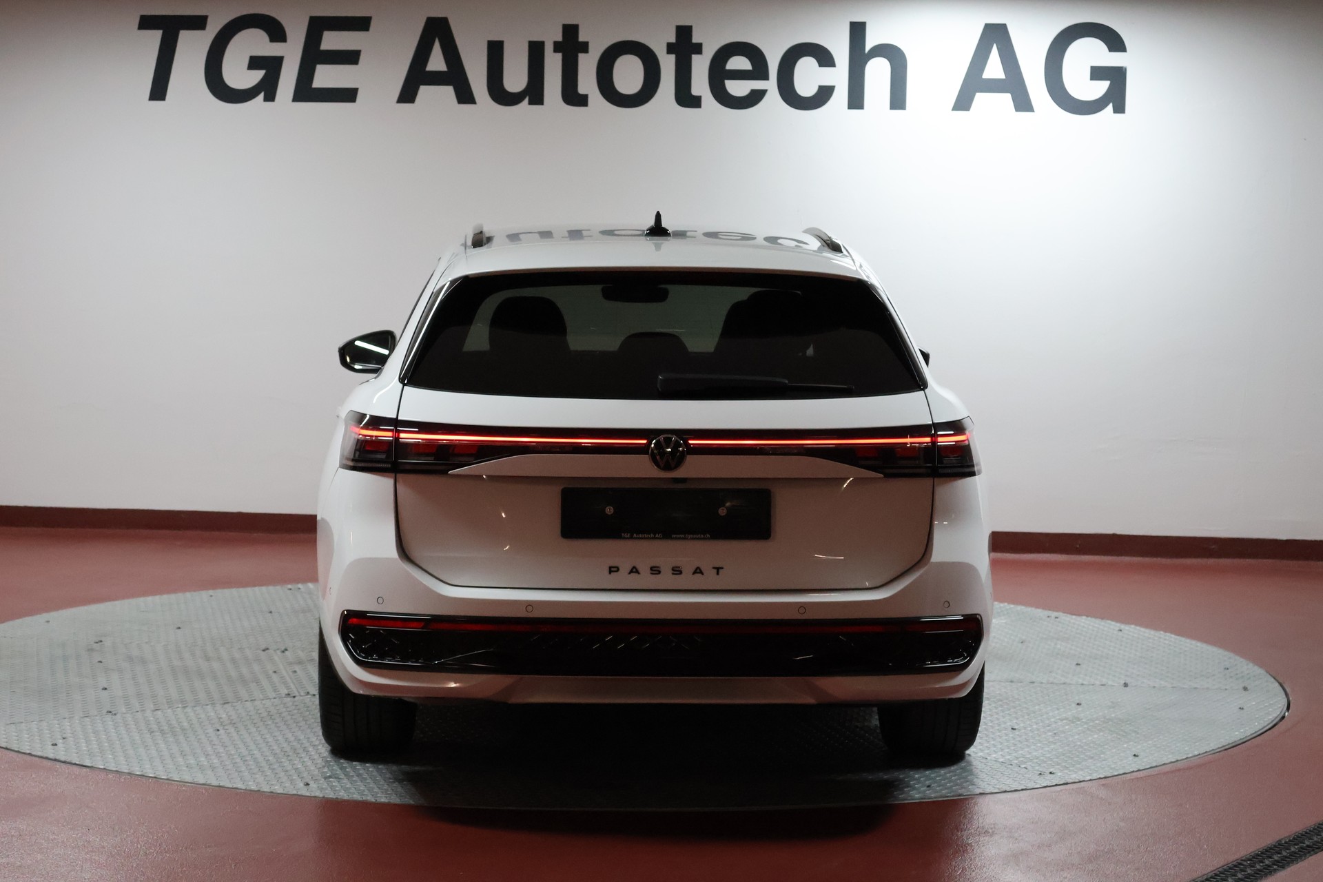 VW Passat Variant 2.0 TDI R-Line 4 Motion DSG-image-20