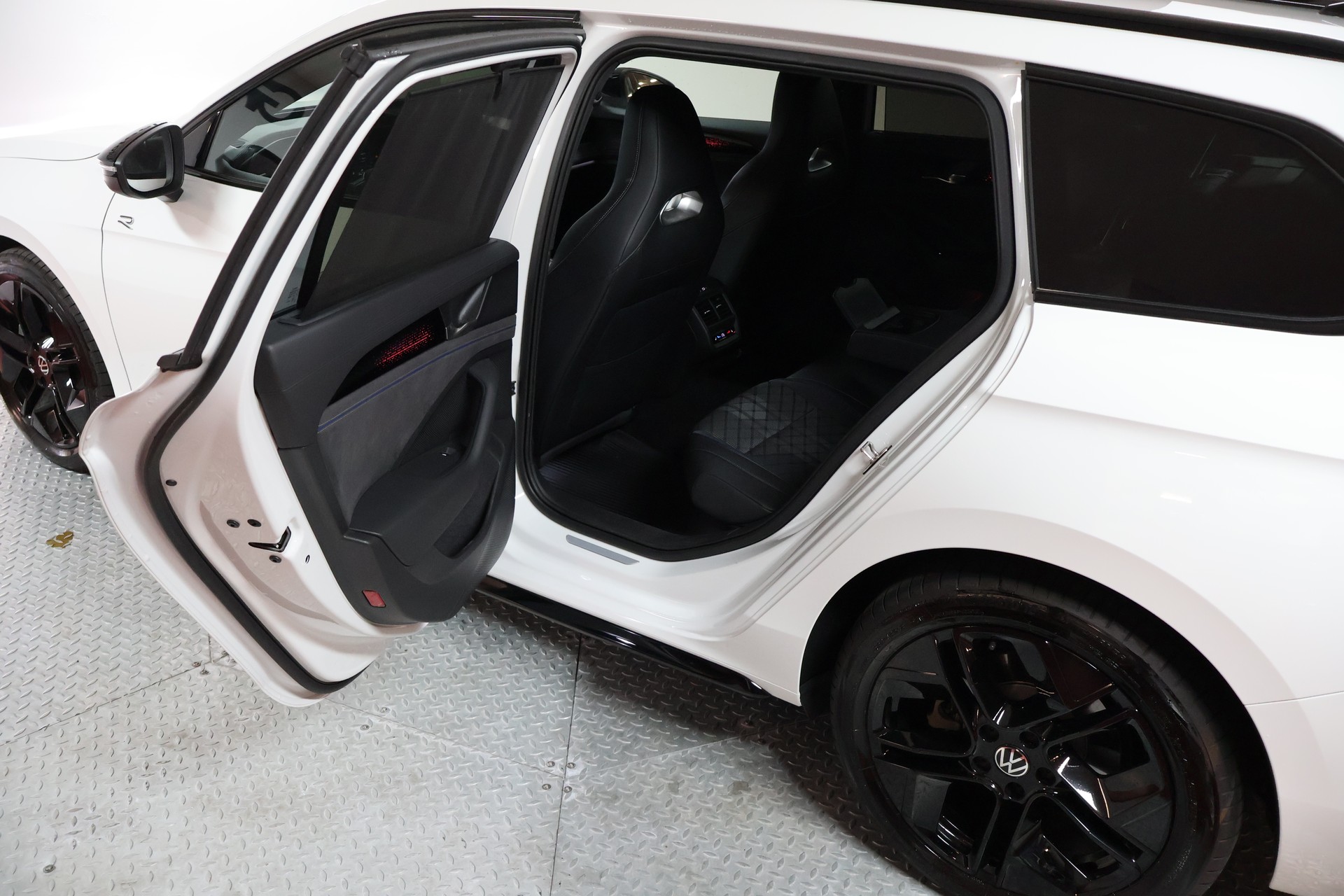 VW Passat Variant 2.0 TDI R-Line 4 Motion DSG-image-15