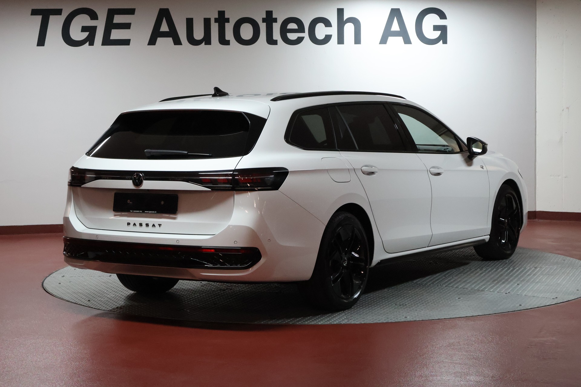 VW Passat Variant 2.0 TDI R-Line 4 Motion DSG-image-19