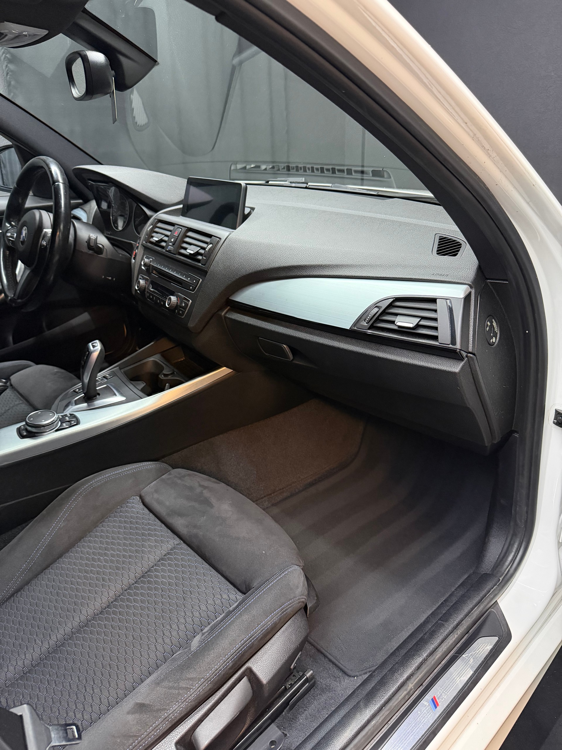 BMW 116i Sport Line Steptronic-image-10