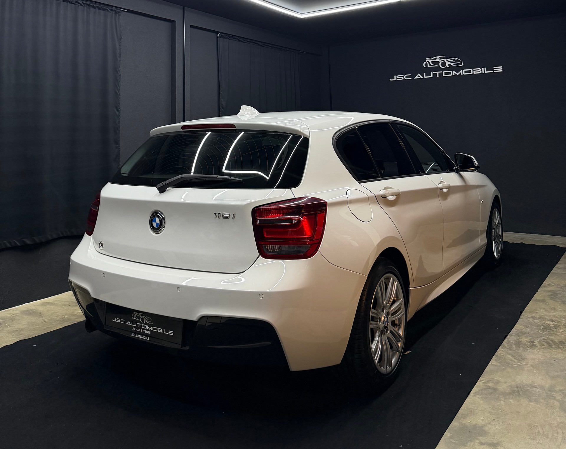 BMW 116i Sport Line Steptronic-image-4