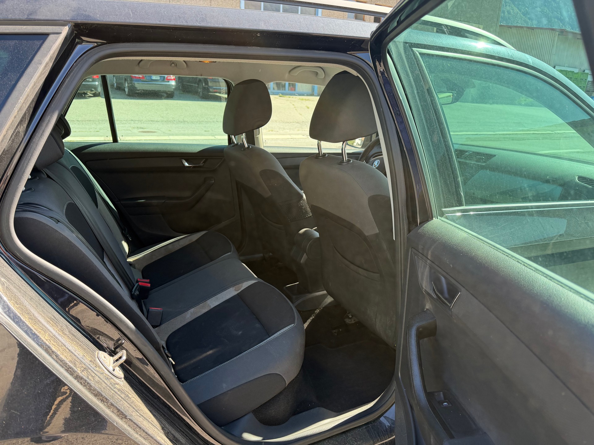 SKODA Fabia 1.2 TSI Swiss Edition-image-8