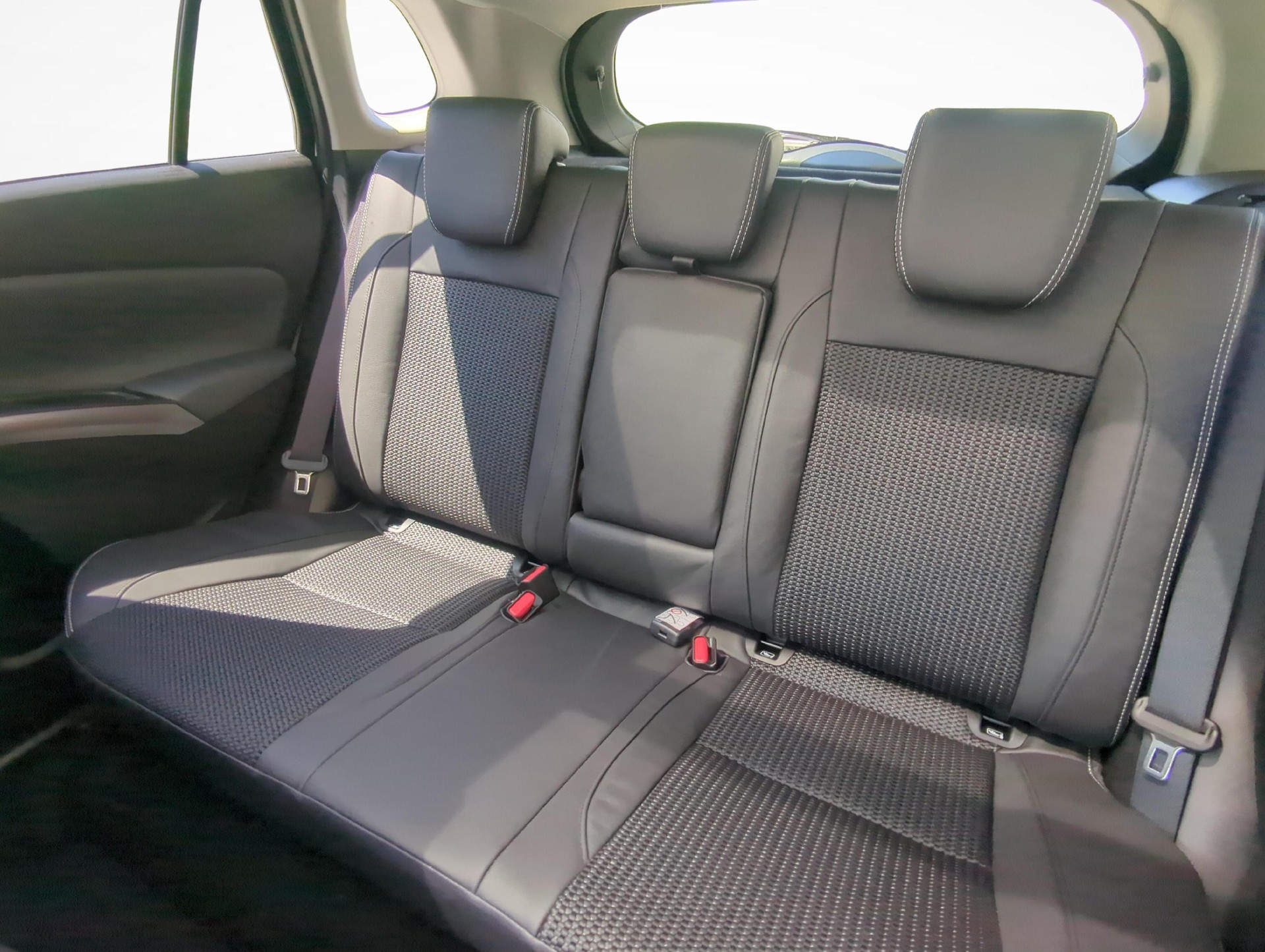 SUZUKI S-Cross 1.4 T Sakura Top Hybrid 4x4-image-10