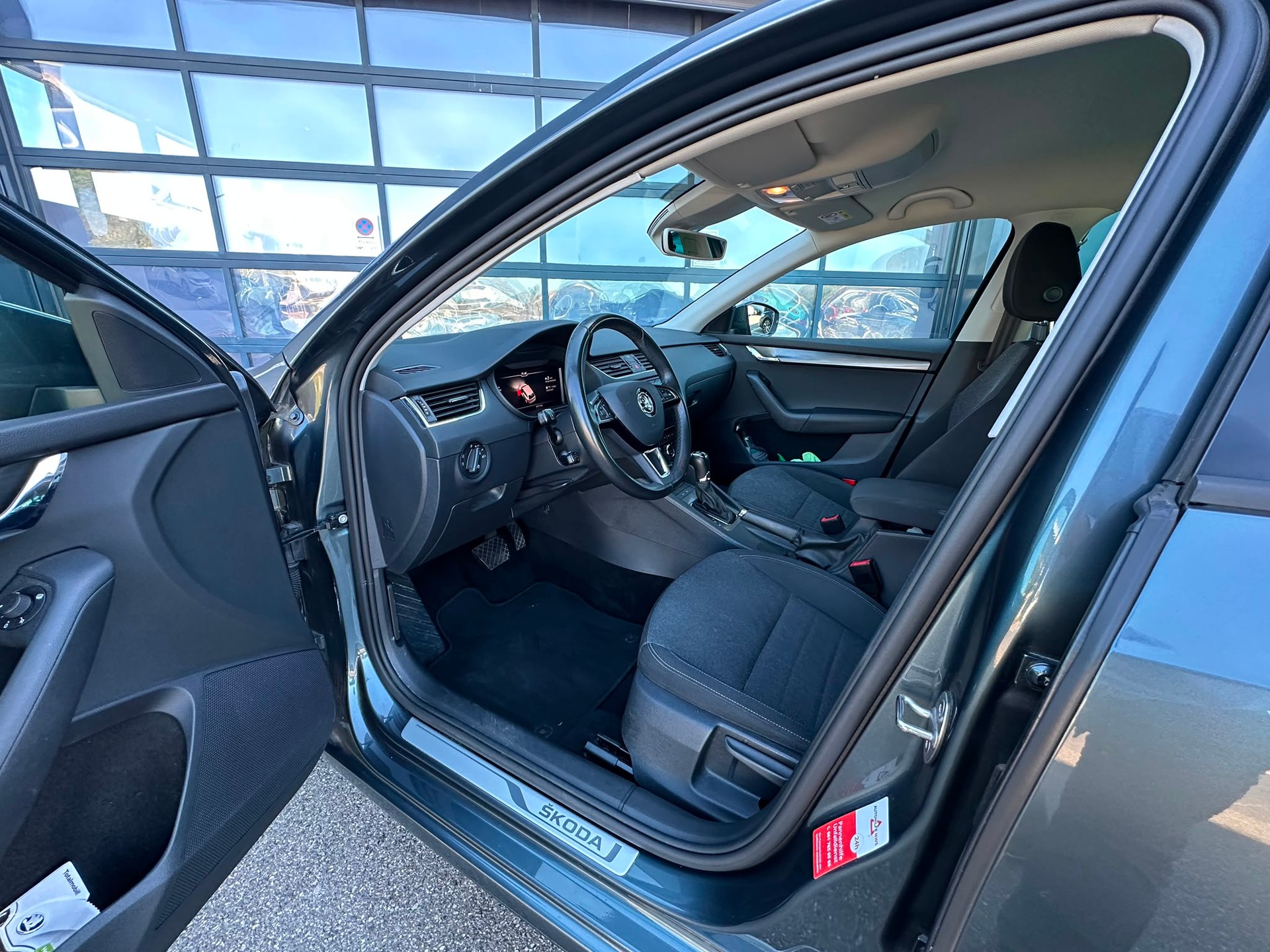 SKODA 1.5 TSI Soleil DSG-image-3