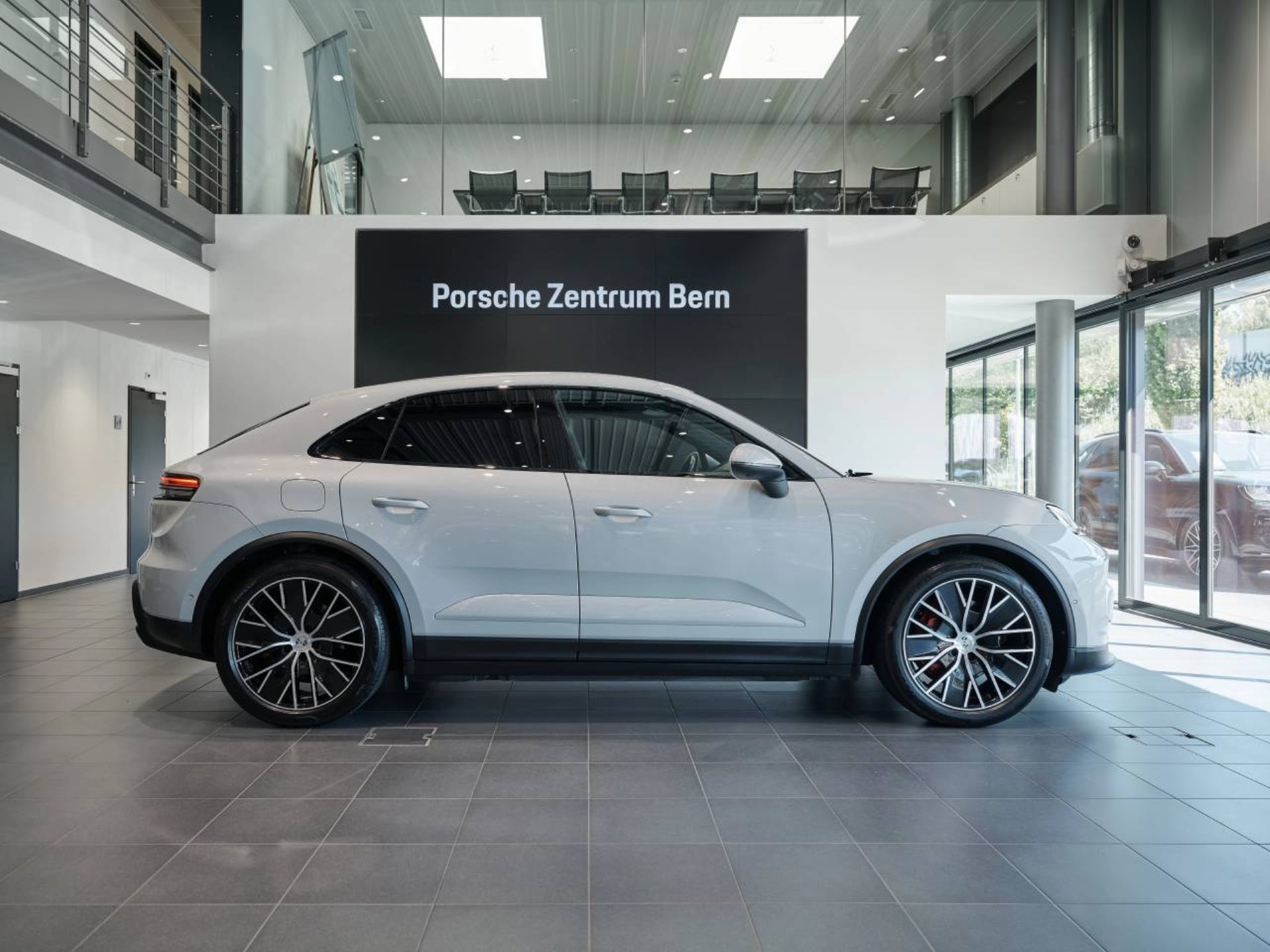 PORSCHE Macan 4S-image-1
