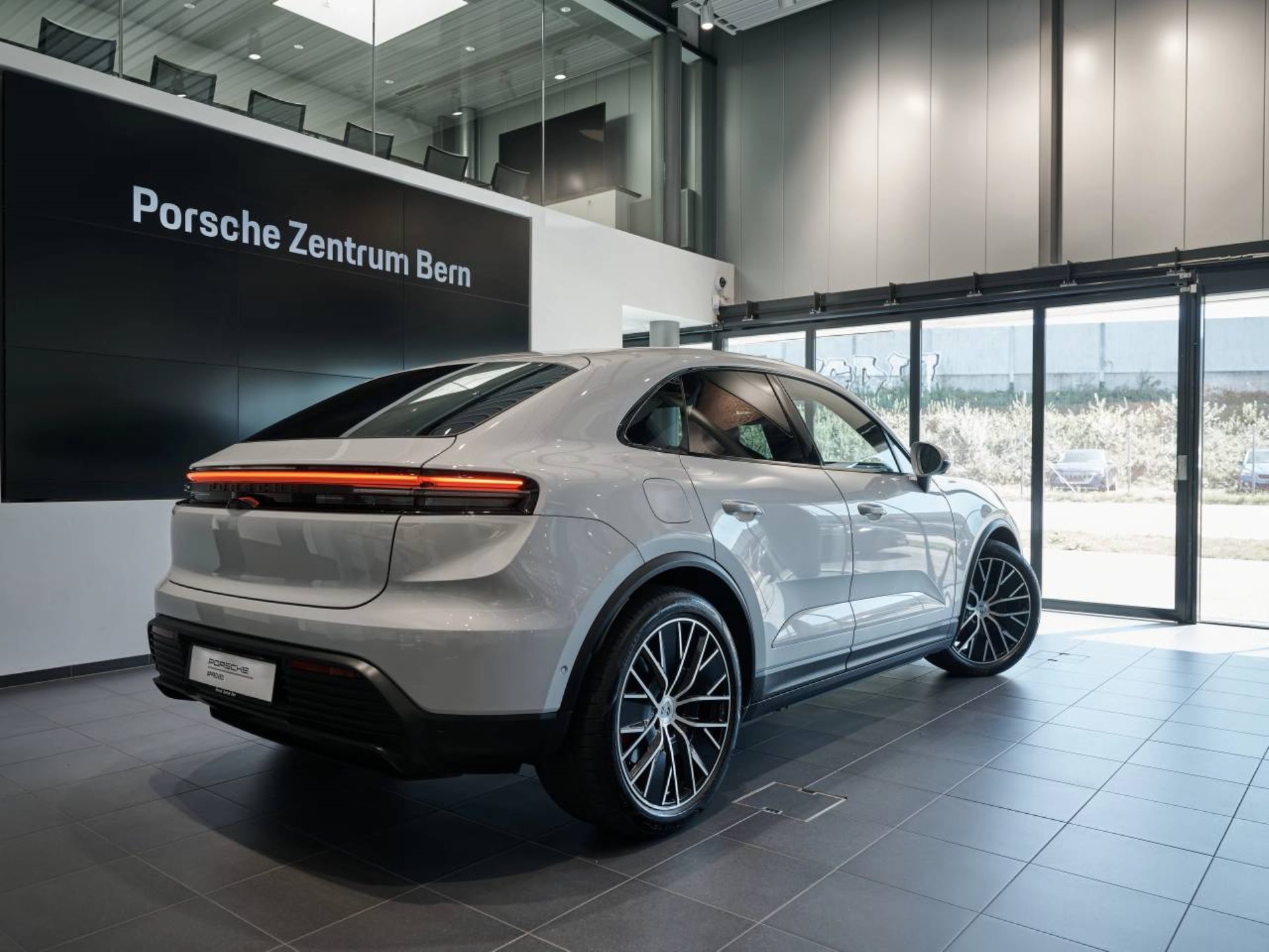 PORSCHE Macan 4S-image-2