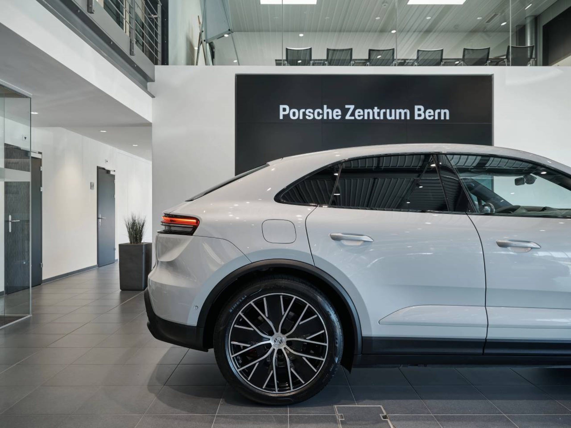 PORSCHE Macan 4S-image-11