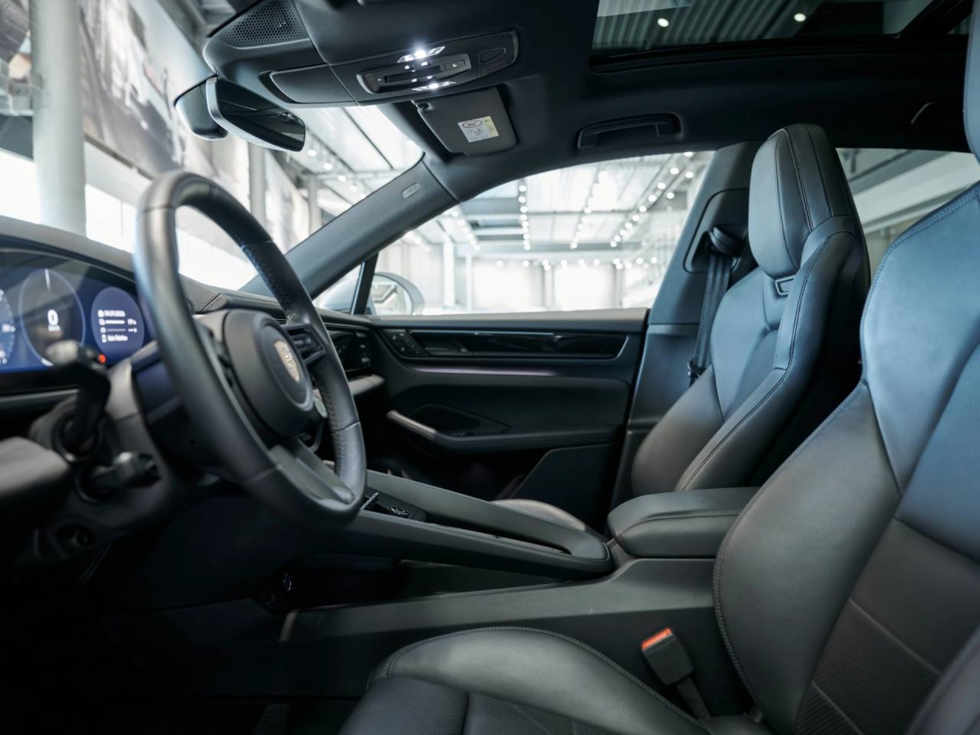 PORSCHE Macan 4S-image-3