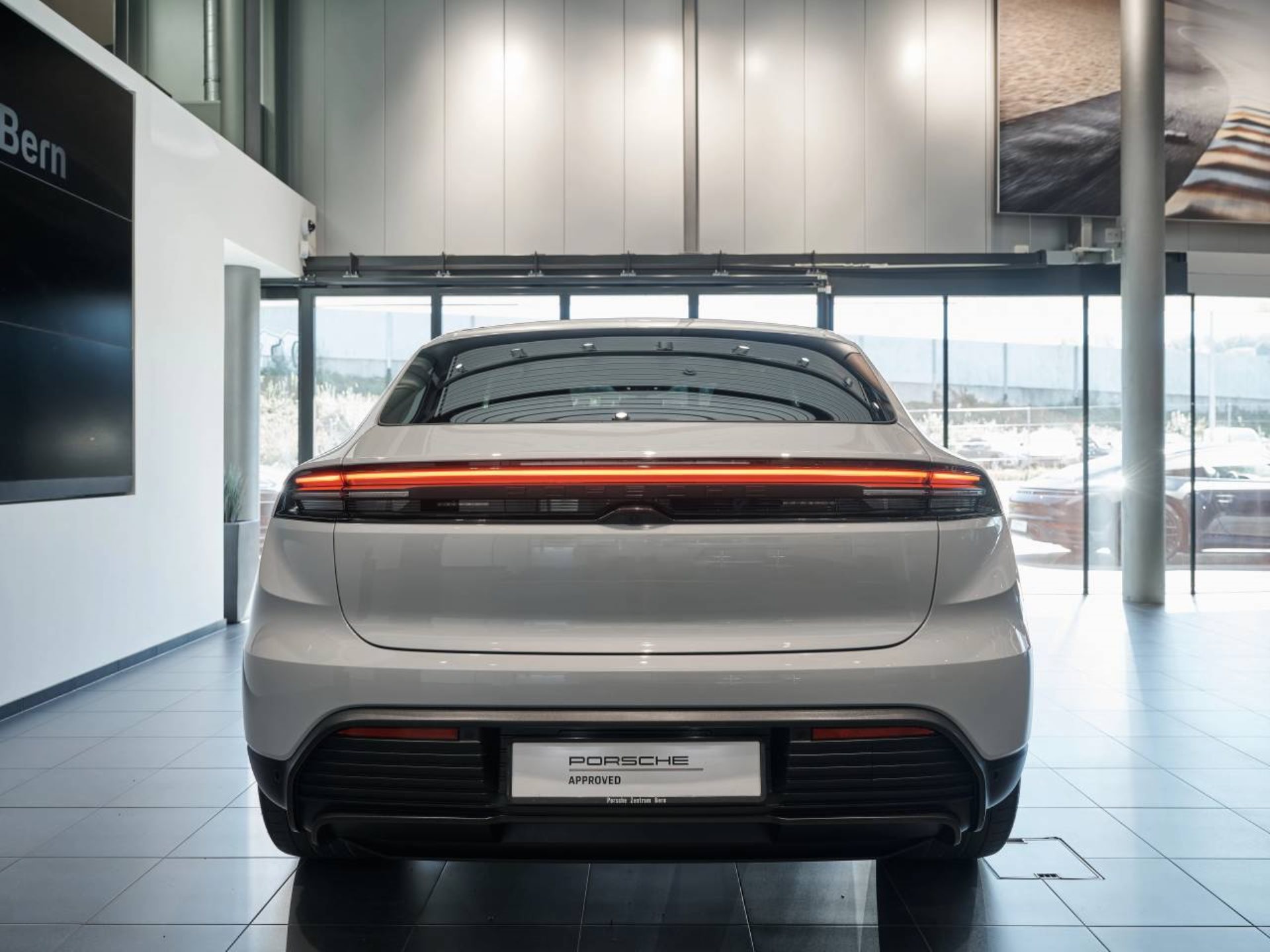 PORSCHE Macan 4S-image-5