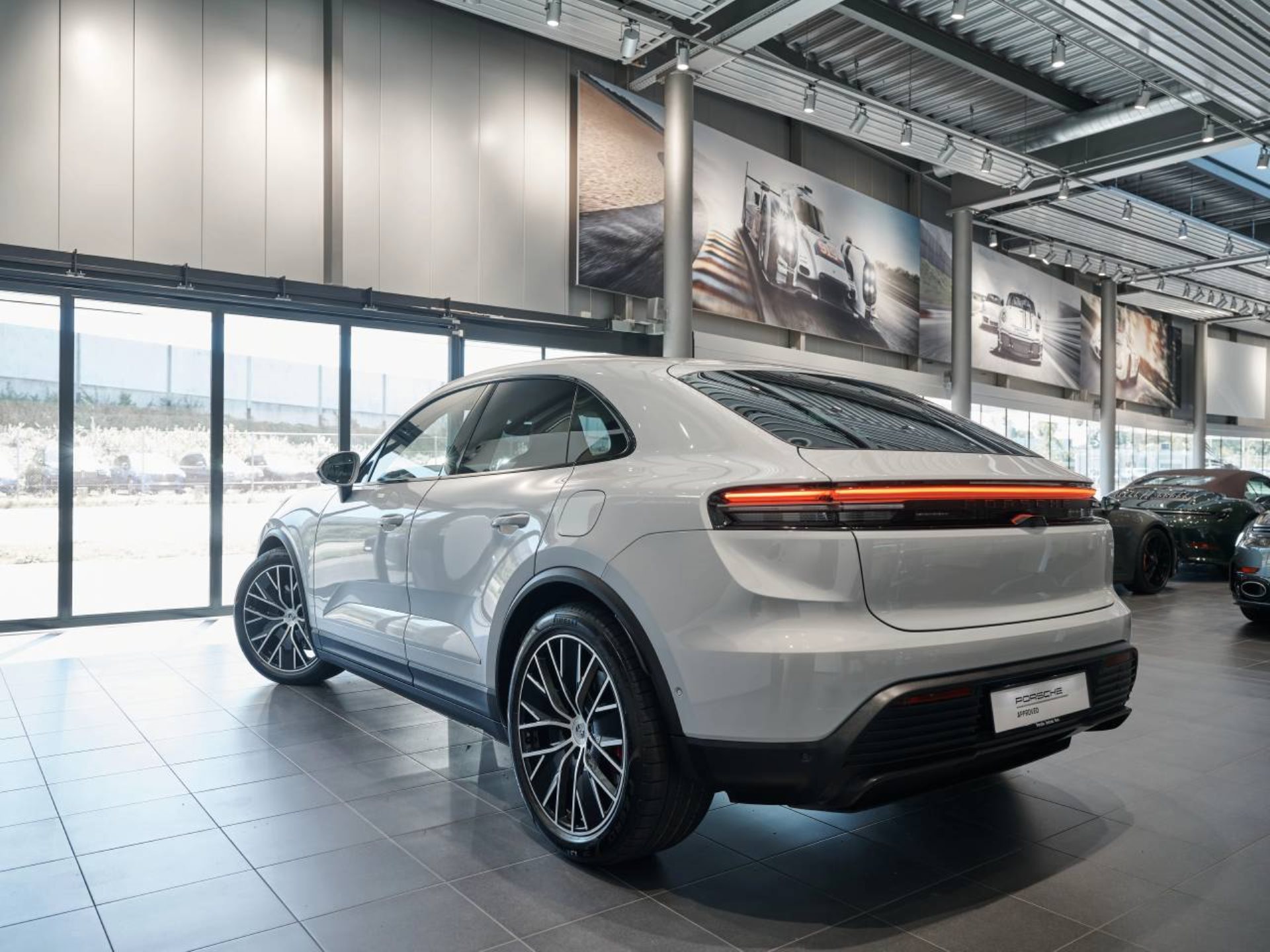PORSCHE Macan 4S-image-7