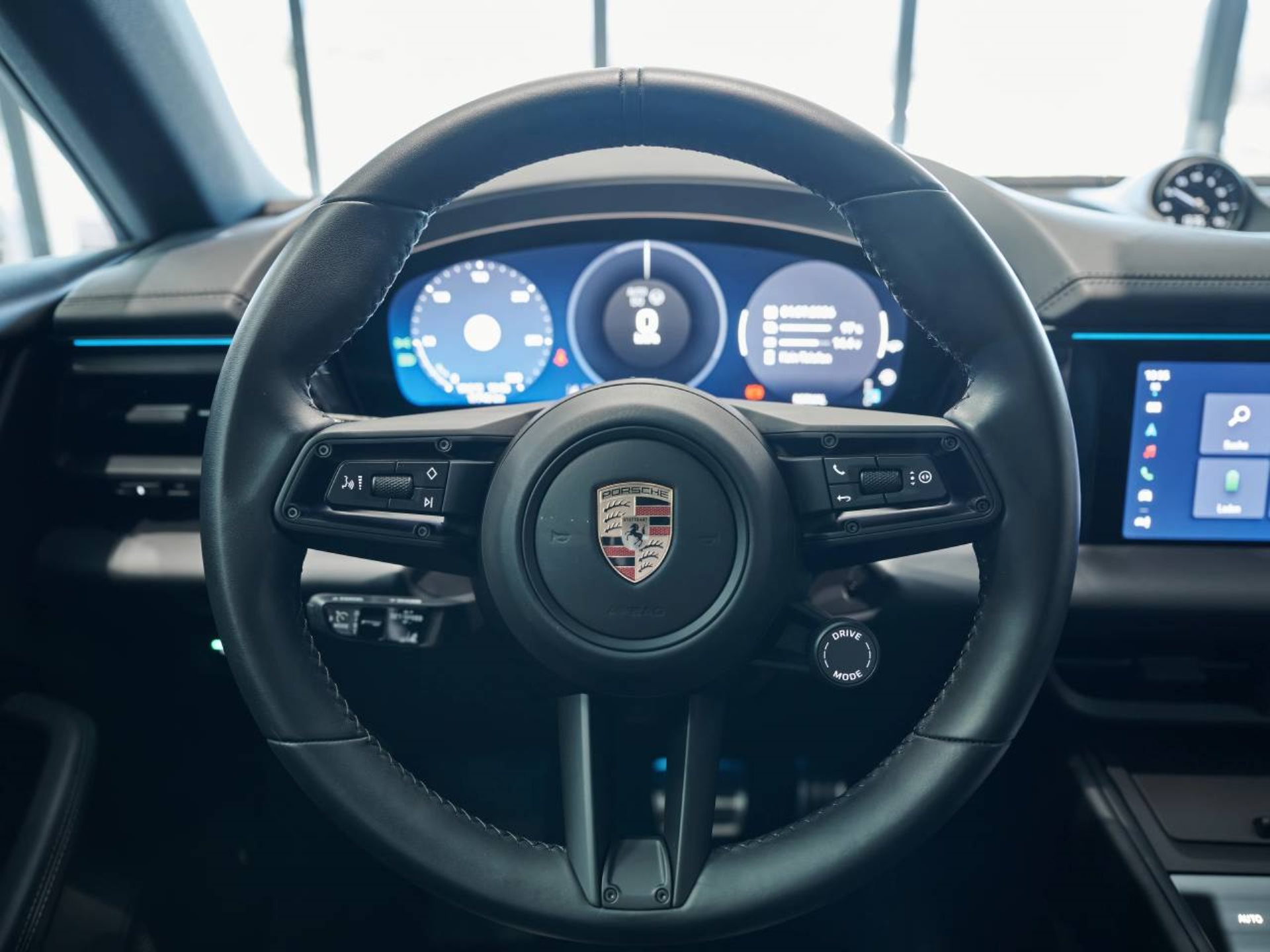PORSCHE Macan 4S-image-13
