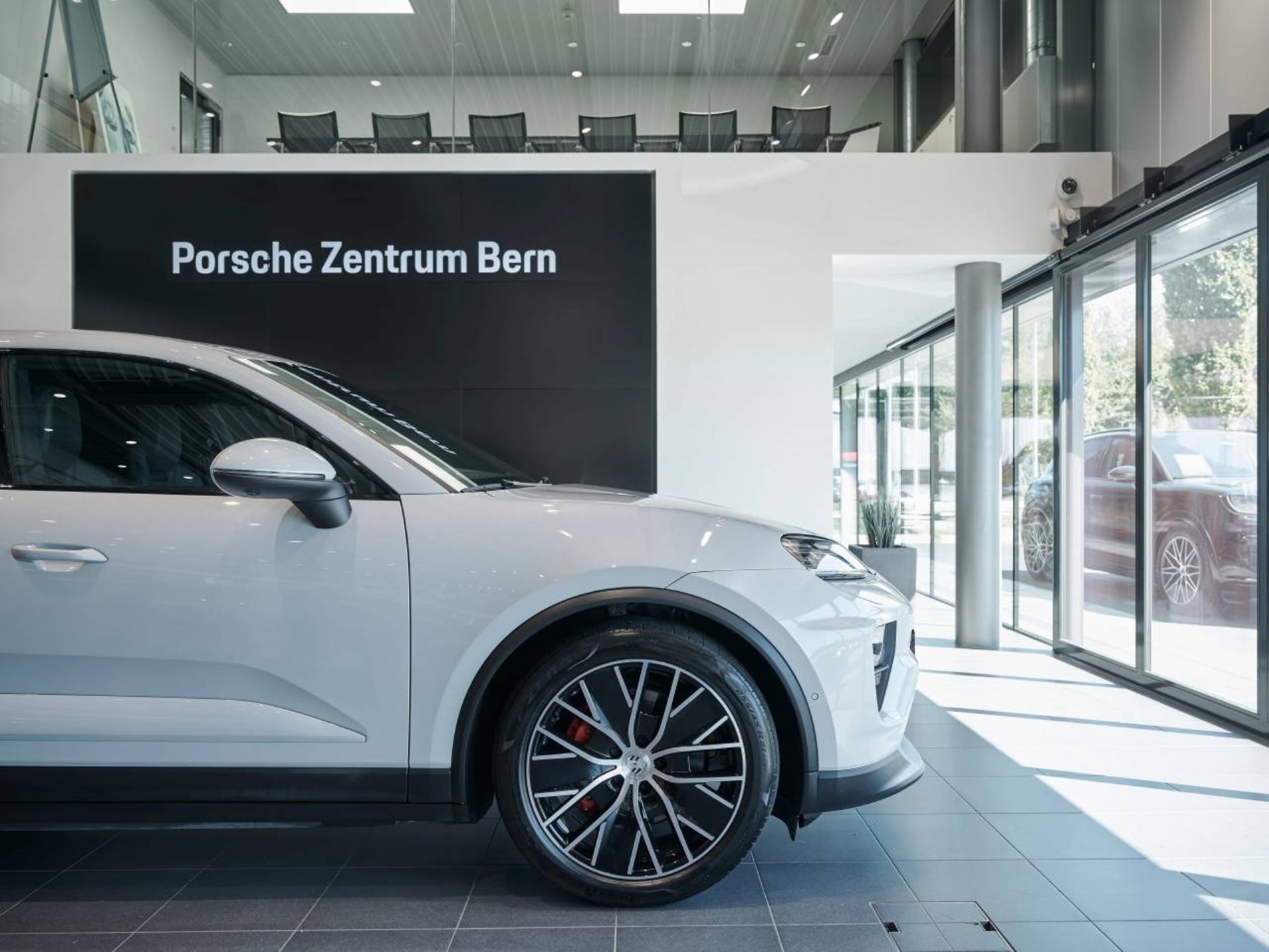 PORSCHE Macan 4S-image-12