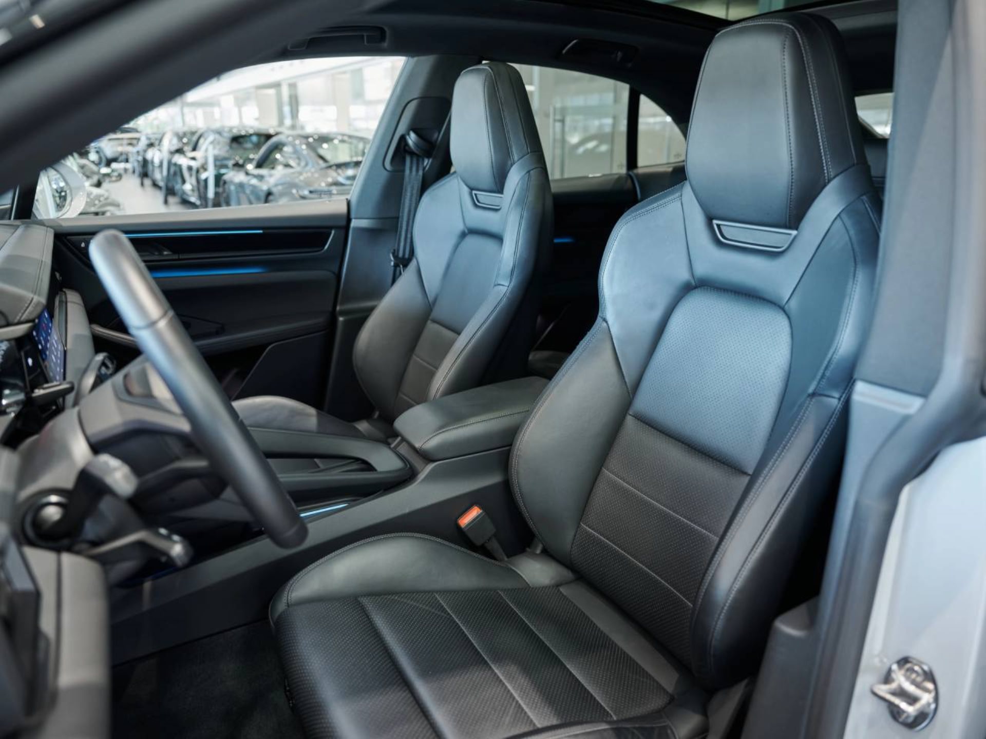 PORSCHE Macan 4S-image-4