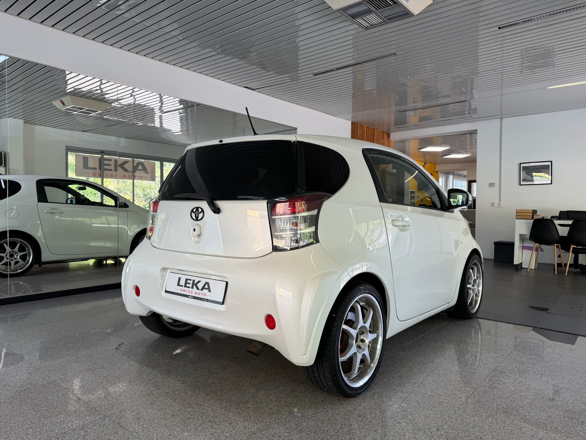 TOYOTA iQ 1.33 Dual VVT-i Multidrive-image-3