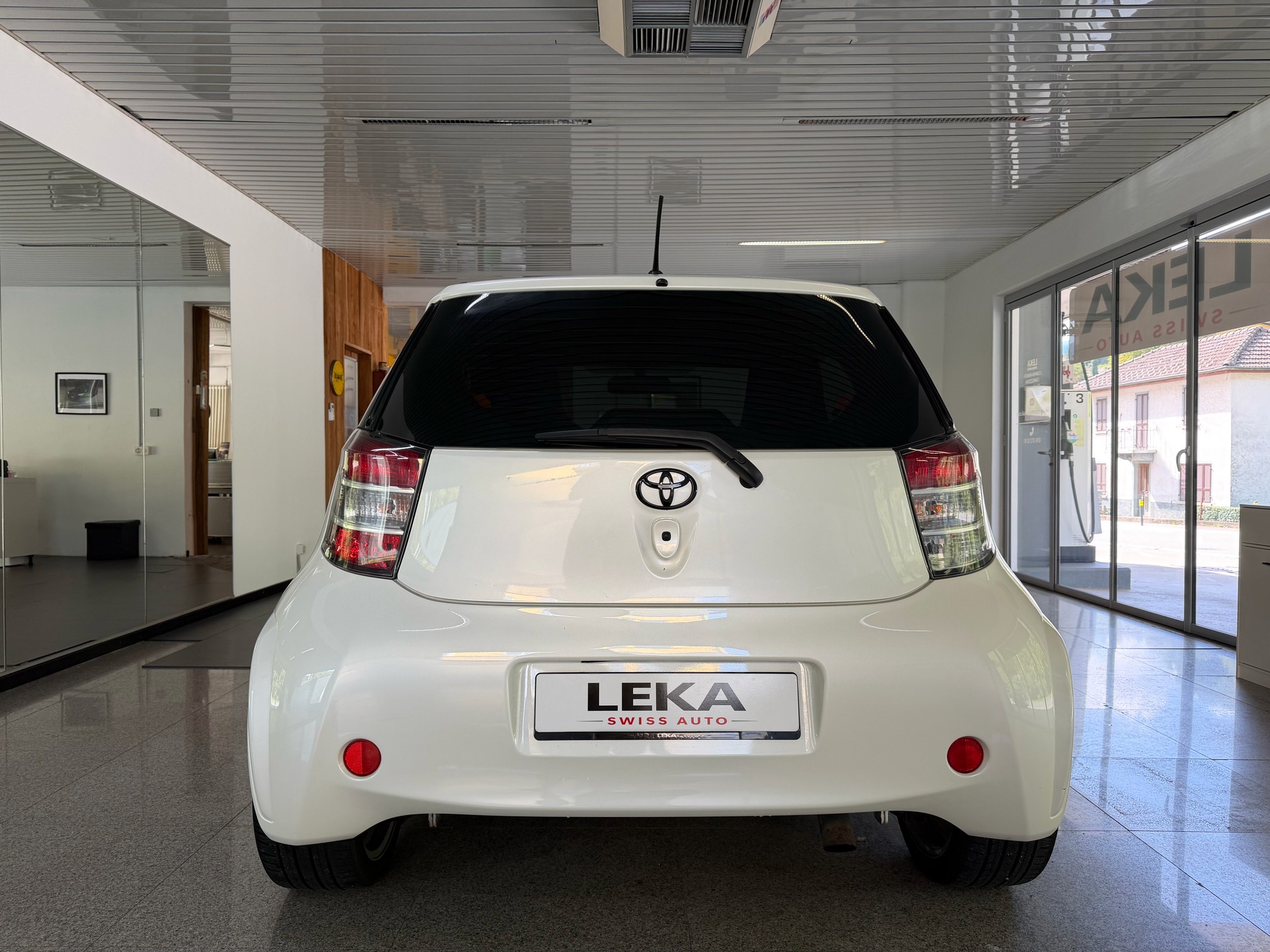 TOYOTA iQ 1.33 Dual VVT-i Multidrive-image-4