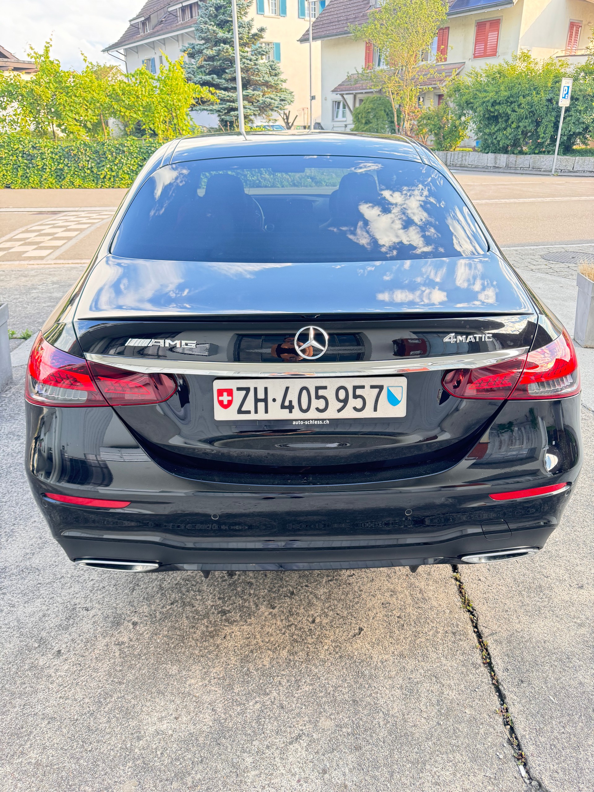 MERCEDES-BENZ E 220 d AMG Line 4matic-image-2