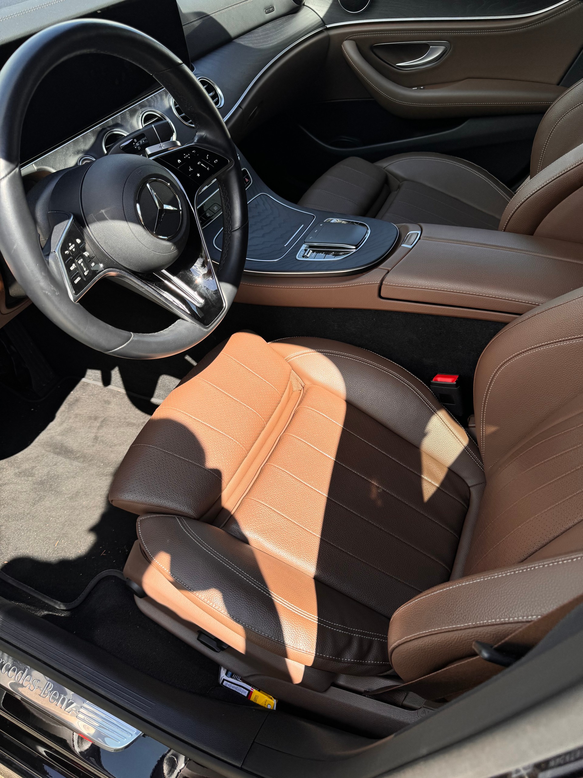 MERCEDES-BENZ E 220 d AMG Line 4matic-image-3