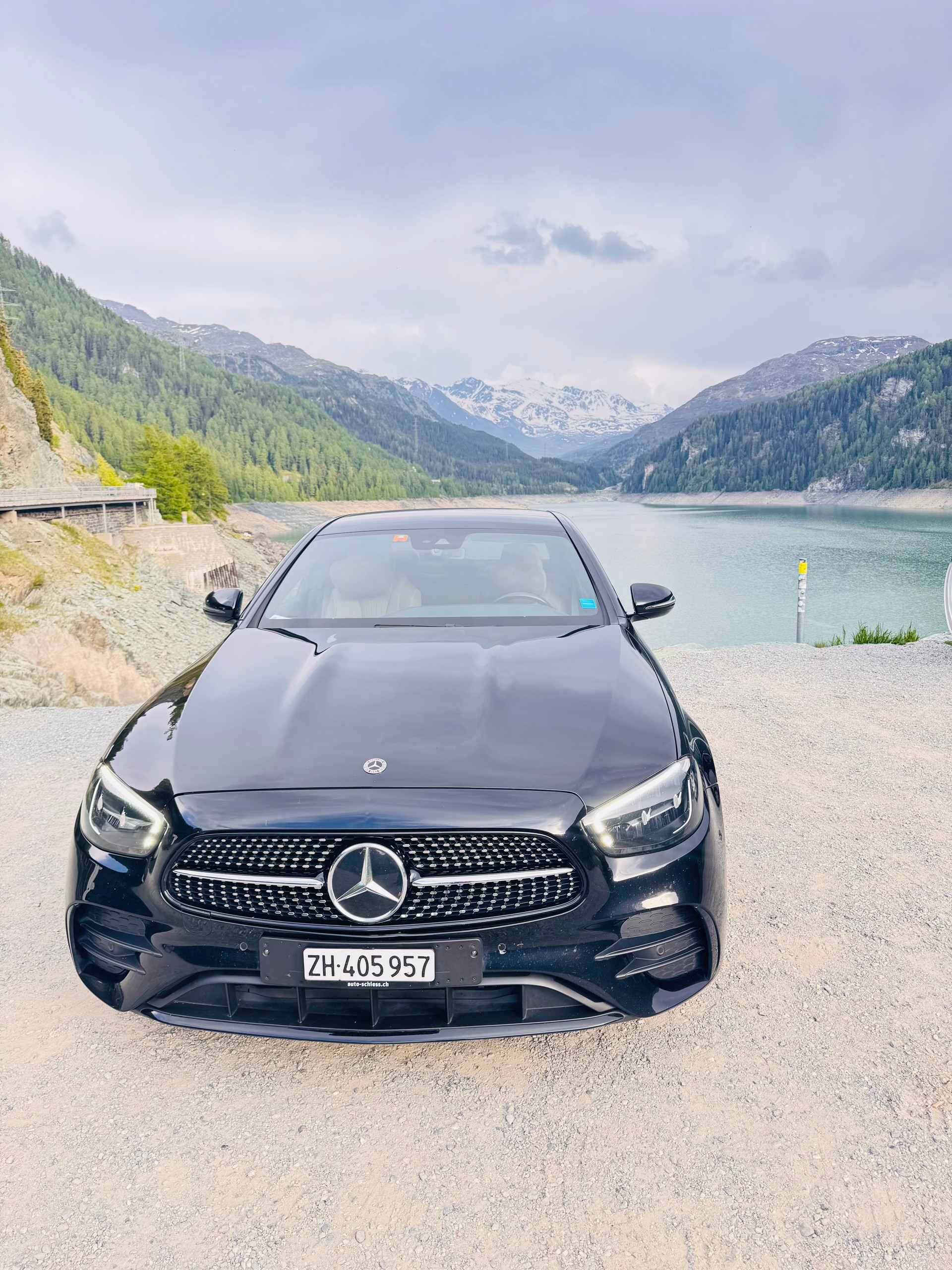 MERCEDES-BENZ E 220 d AMG Line 4matic-image-0