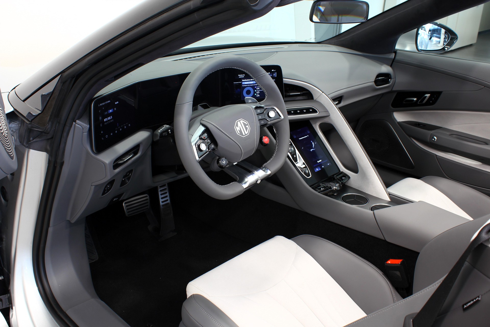 MG Cyberster 77 kWh-image-11
