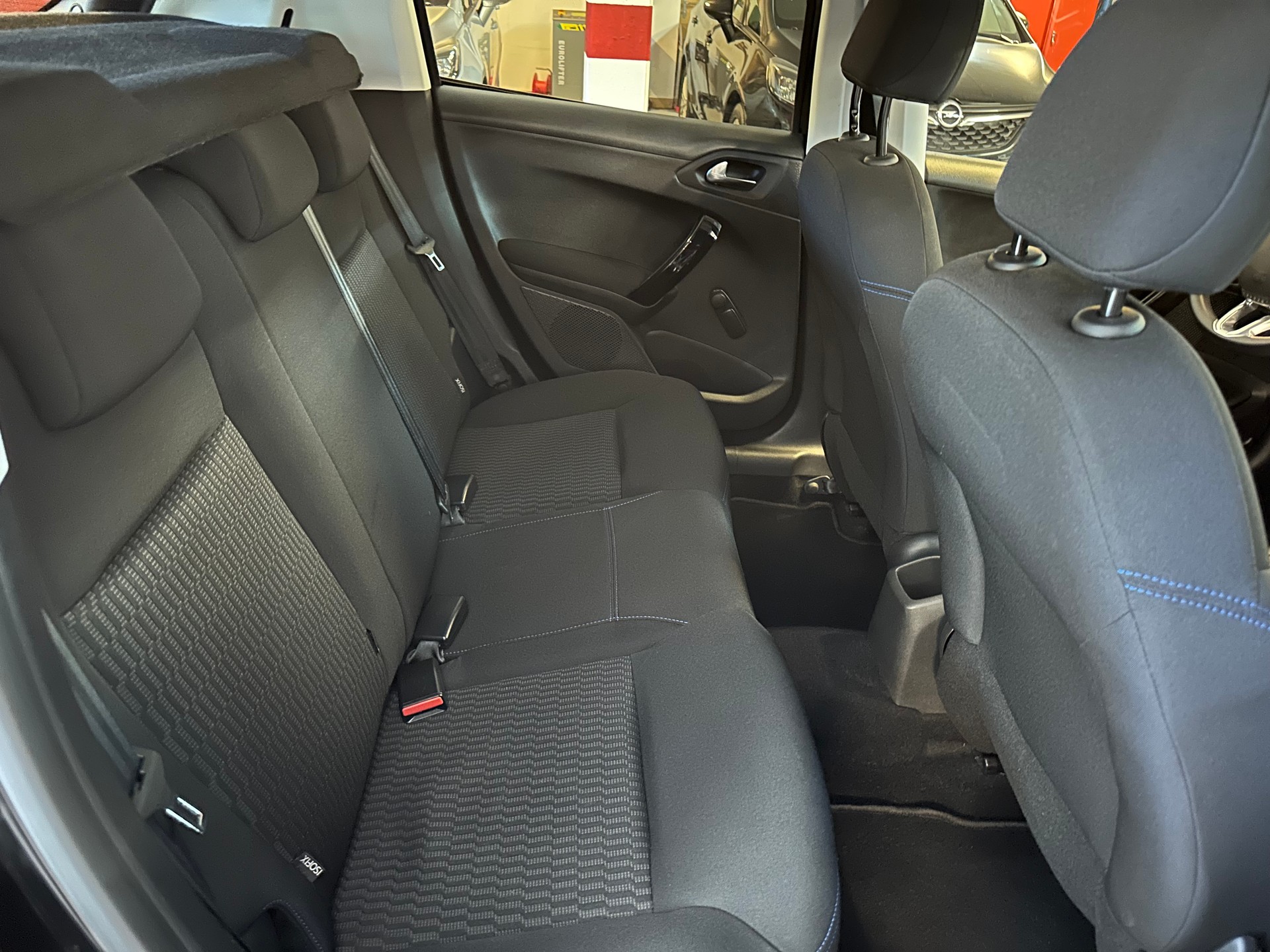 PEUGEOT 208 1.2 PureTech Style ETG5-image-8