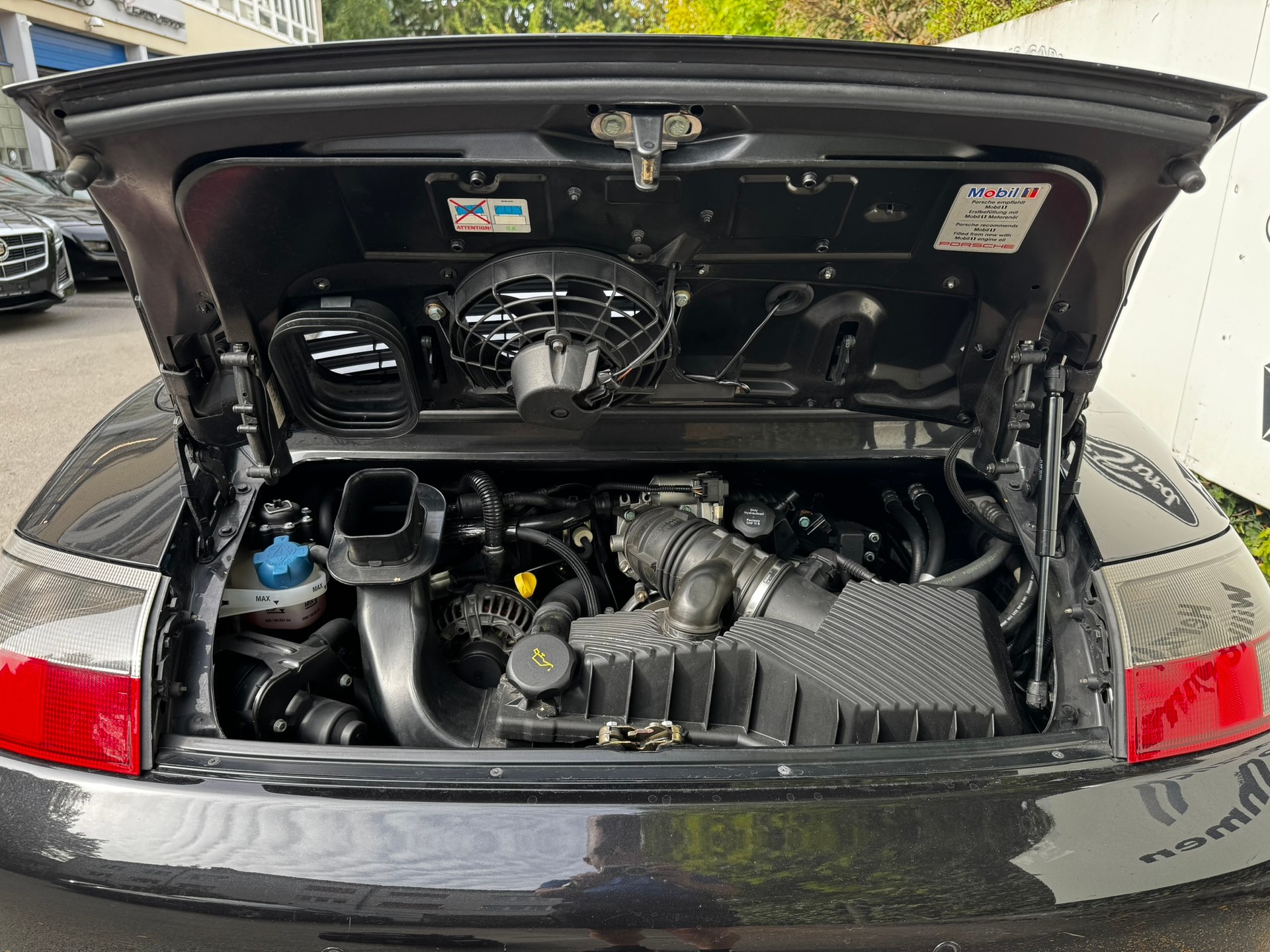 PORSCHE 911 Carrera 4 Cabrio-image-12