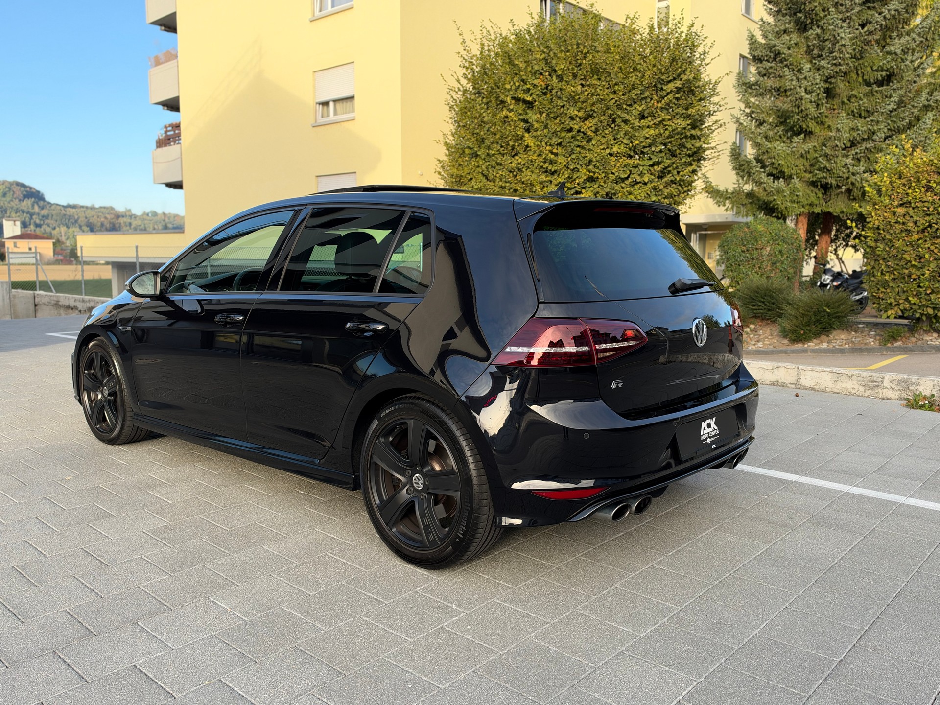 VW Golf 2.0 TSI R 4Motion DSG-image-2