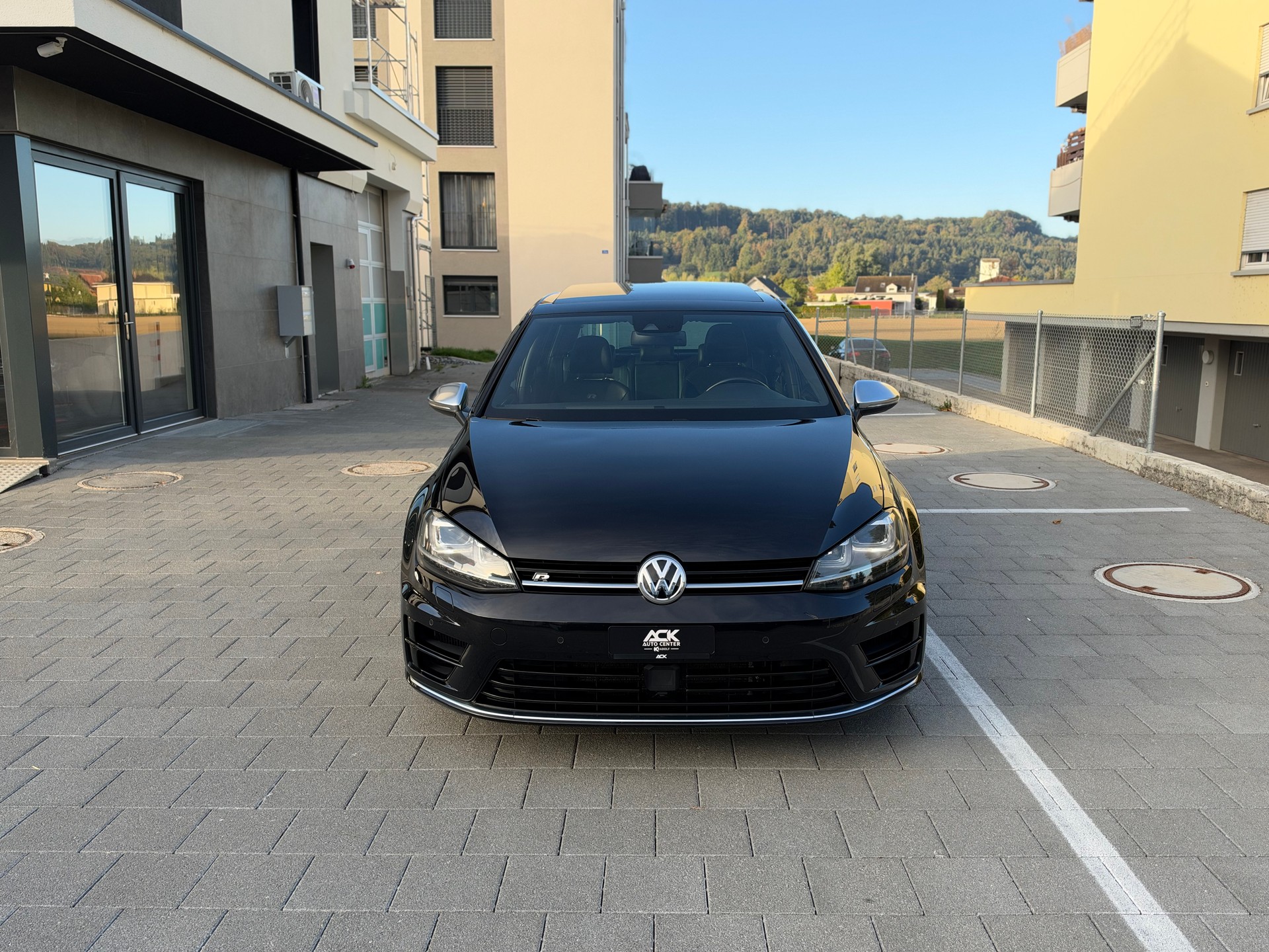 VW Golf 2.0 TSI R 4Motion DSG-image-8