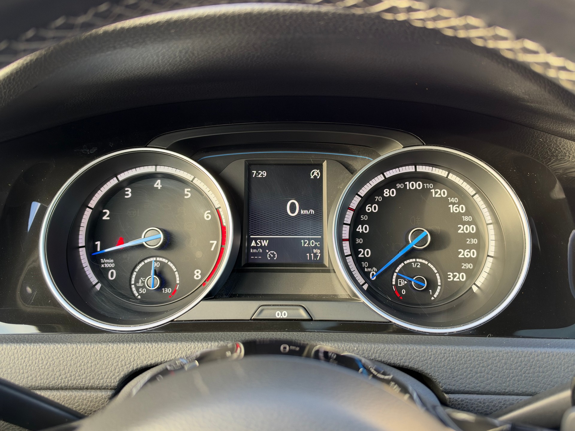 VW Golf 2.0 TSI R 4Motion DSG-image-18