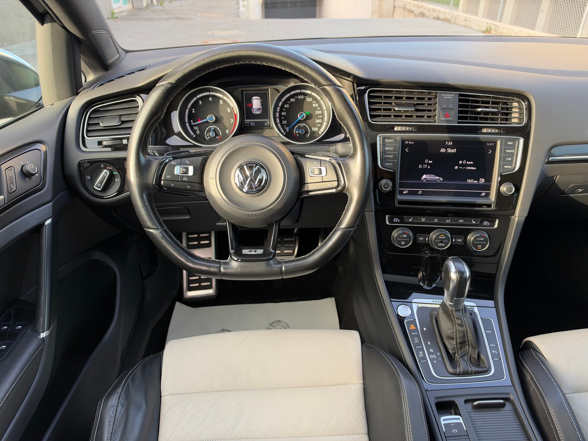 VW Golf 2.0 TSI R 4Motion DSG-image-11