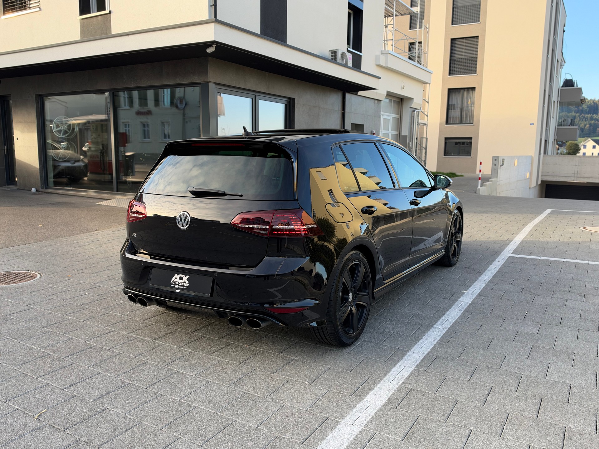 VW Golf 2.0 TSI R 4Motion DSG-image-5