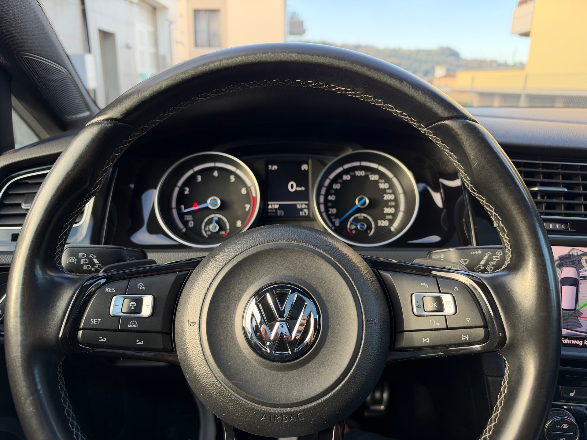 VW Golf 2.0 TSI R 4Motion DSG-image-16