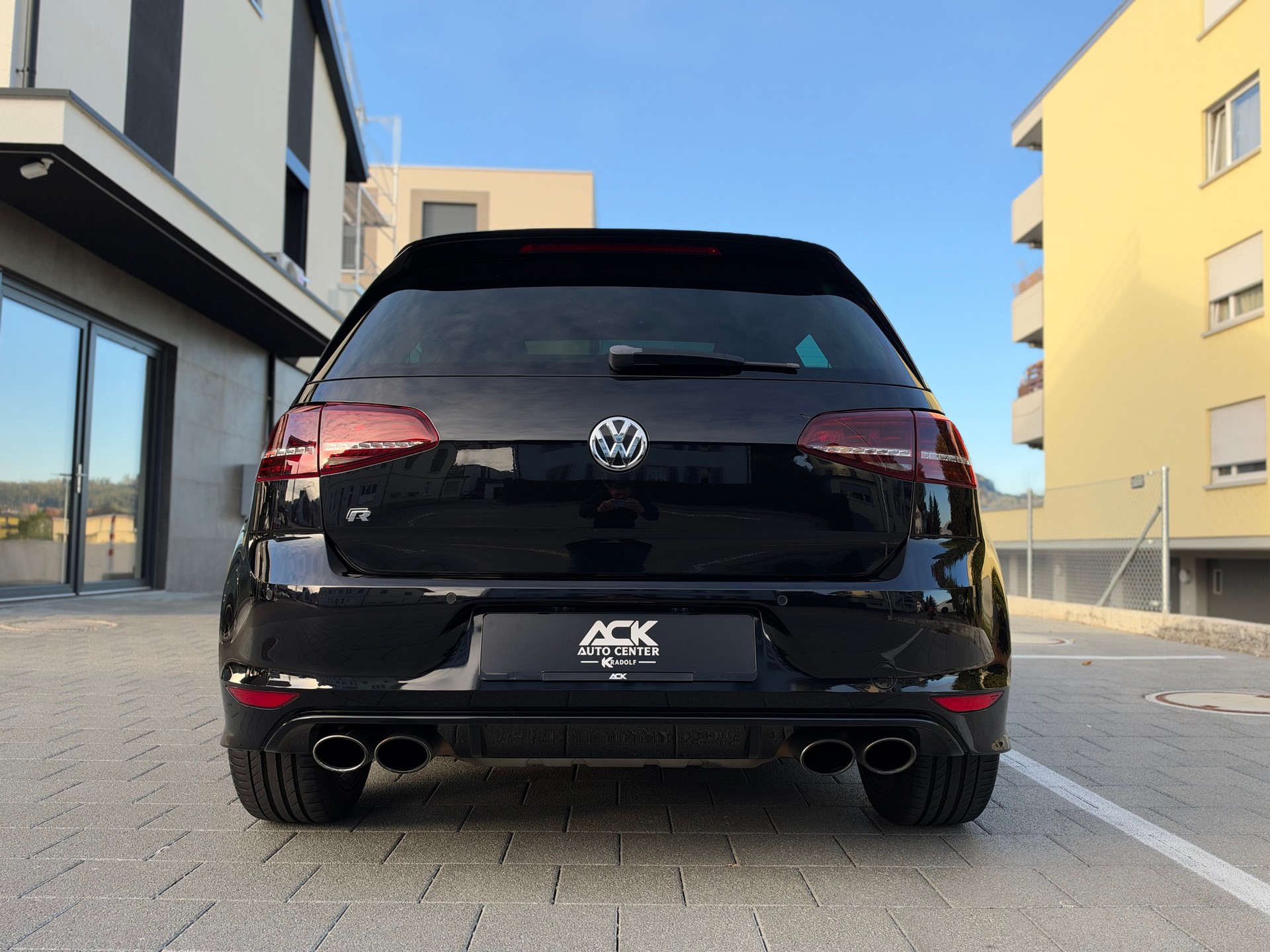 VW Golf 2.0 TSI R 4Motion DSG-image-4