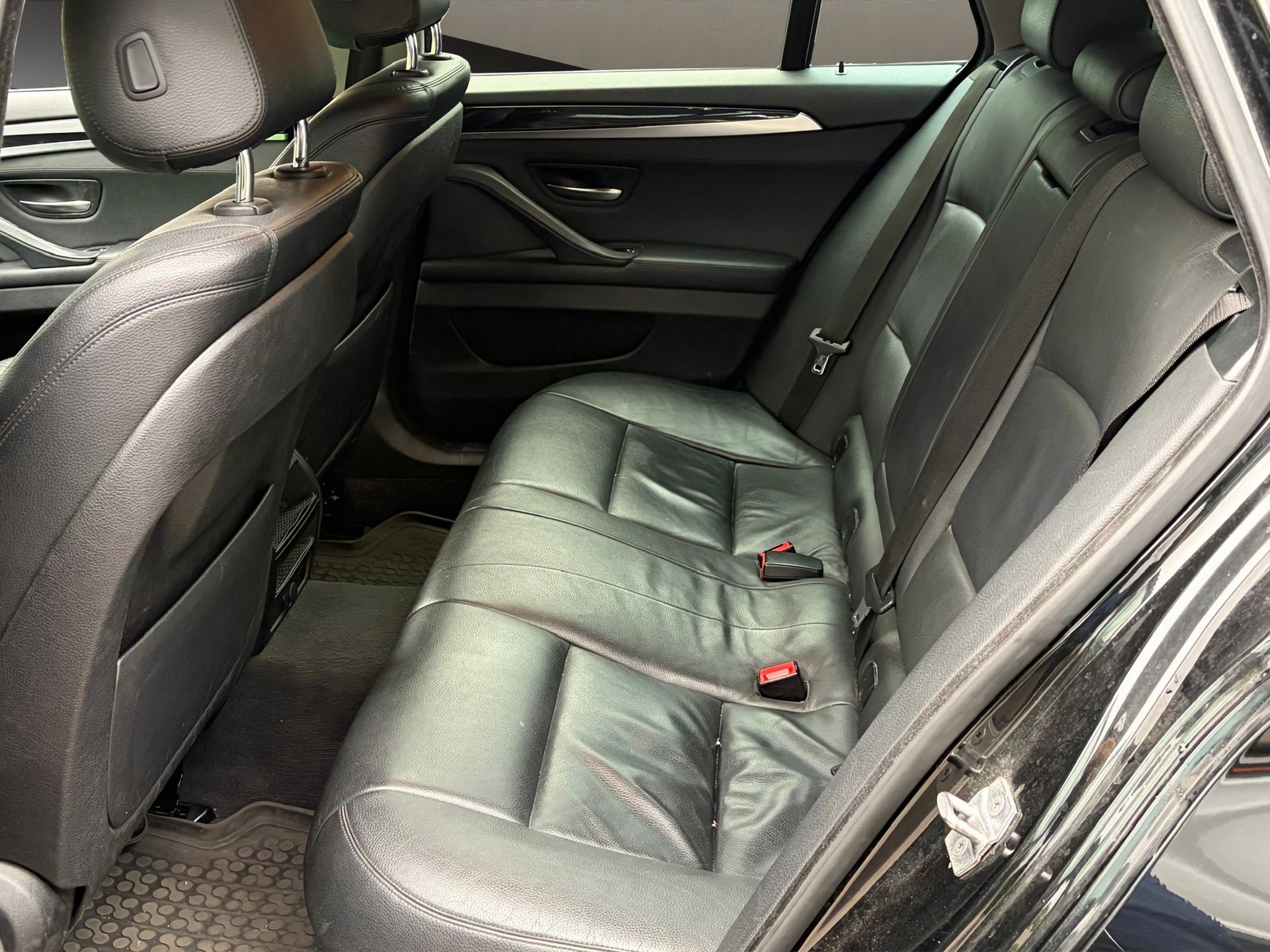 BMW 520d Touring xDrive Steptronic-image-14