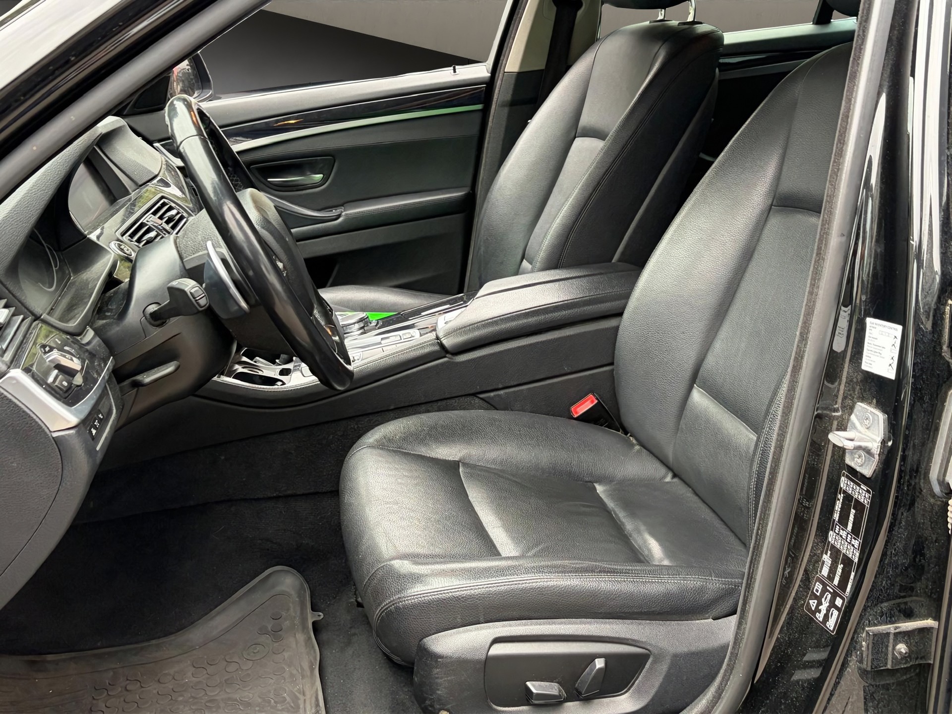 BMW 520d Touring xDrive Steptronic-image-13