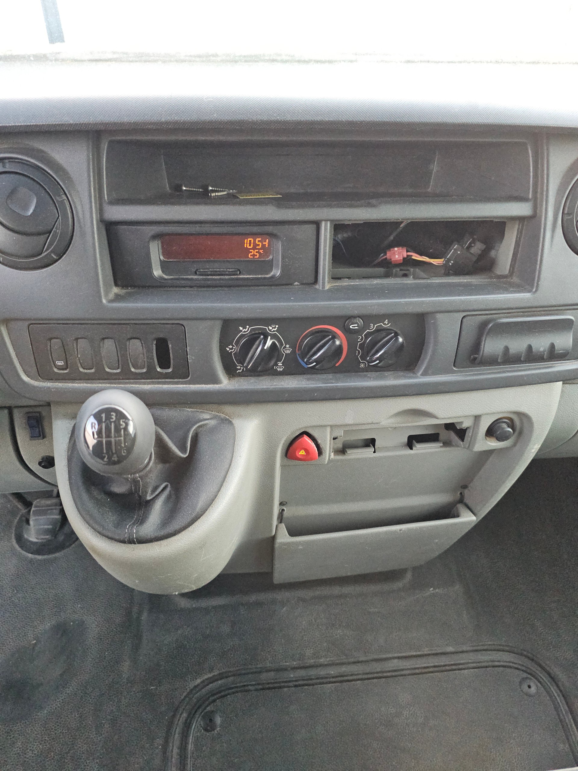 RENAULT Master T35 2.5dCi 2CCL13U-image-11