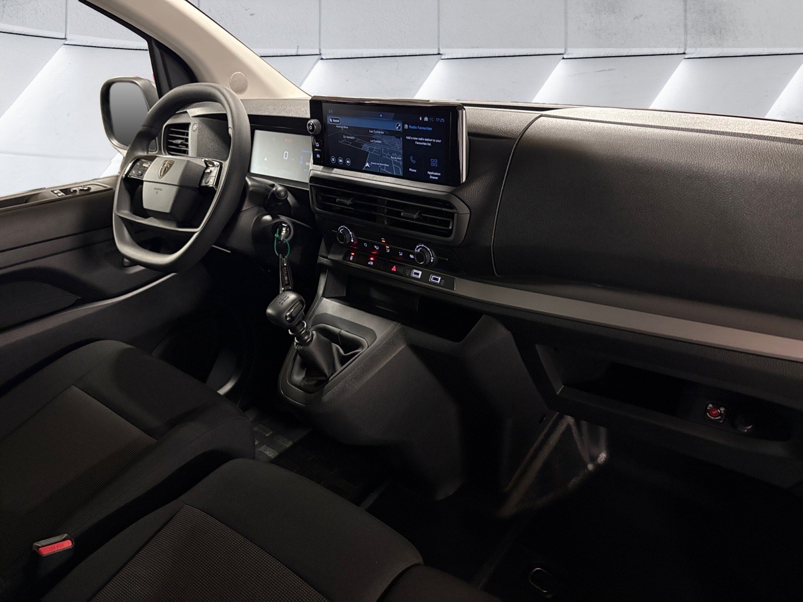 PEUGEOT Expert 1.5 BlueHDi 120 S&S Standard-image-12