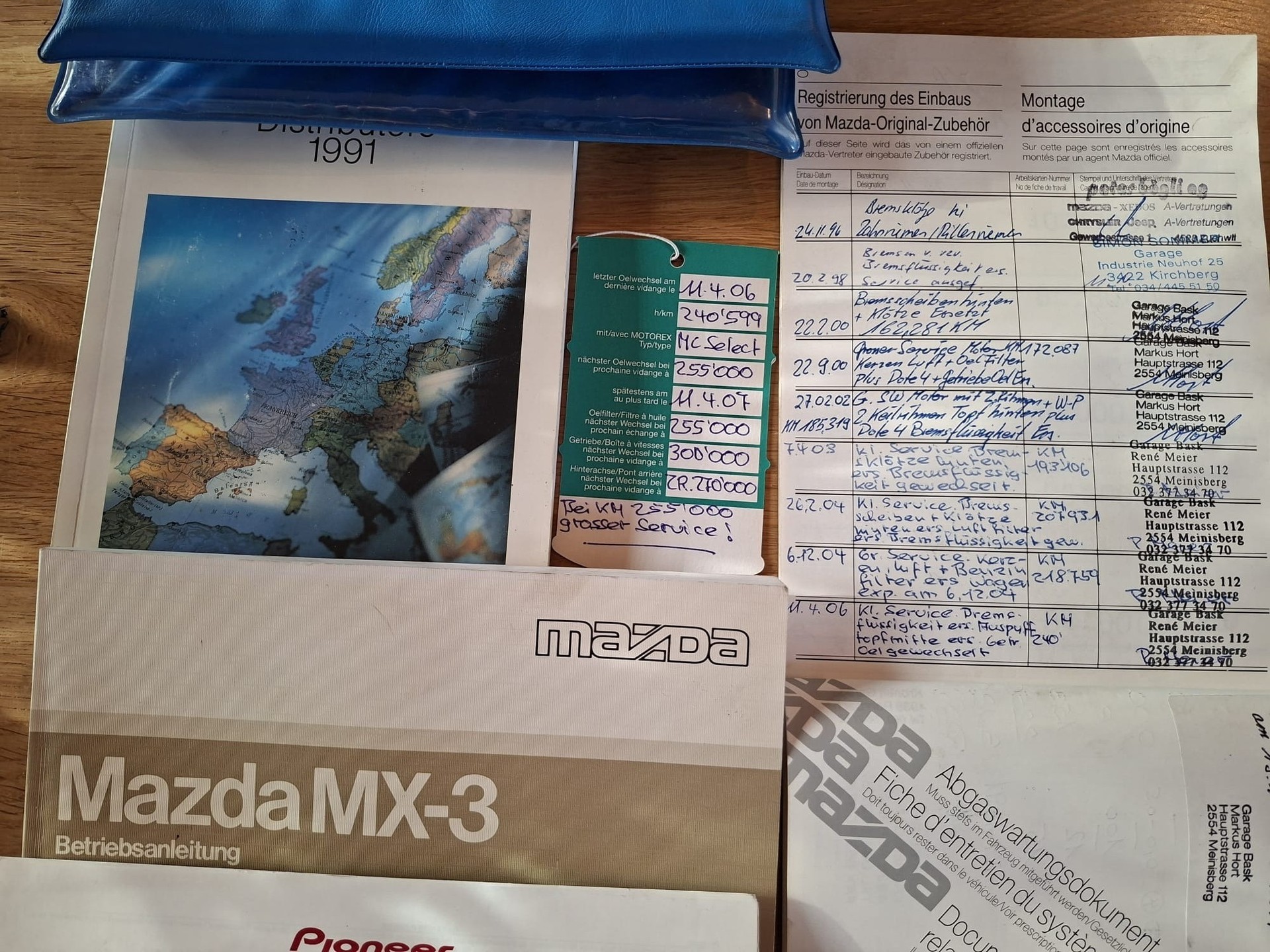 MAZDA MX-3 1.8i-24-image-14