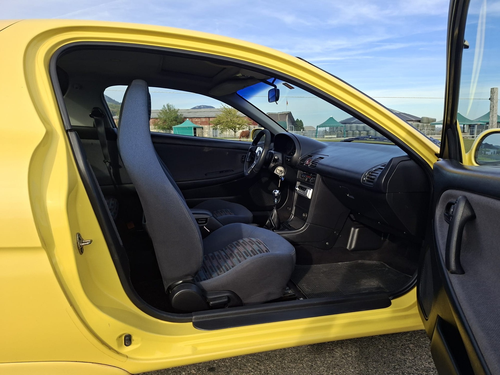 MAZDA MX-3 1.8i-24-image-8