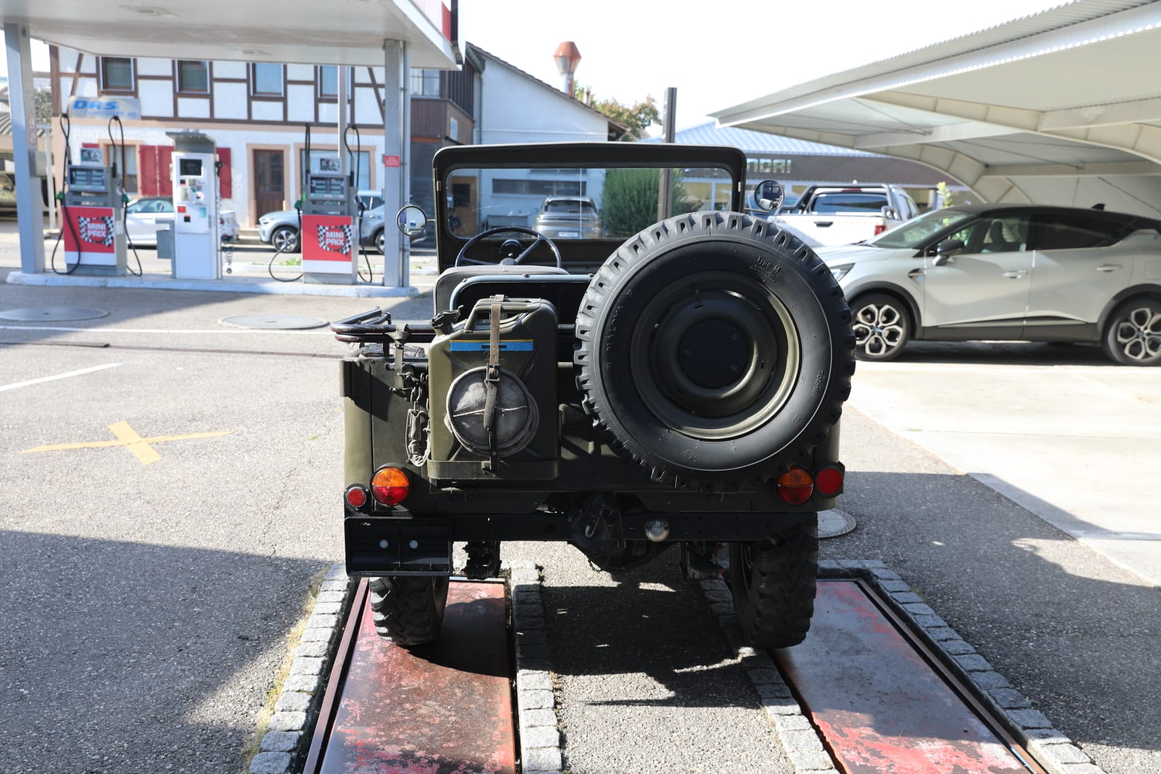 KAISER Jeep CJ-3B 12V-image-6