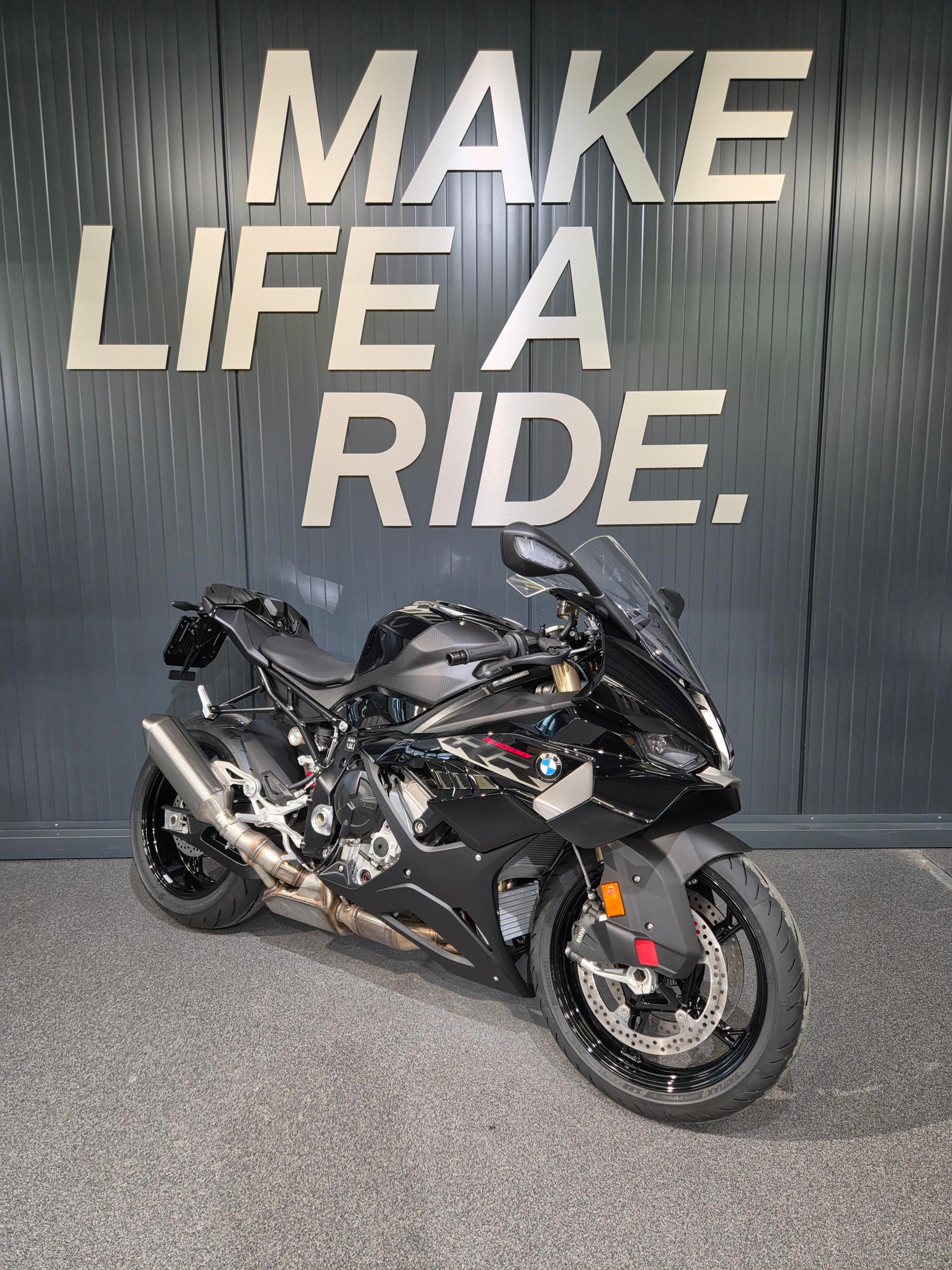 BMW S 1000 RR-showroom-element-1