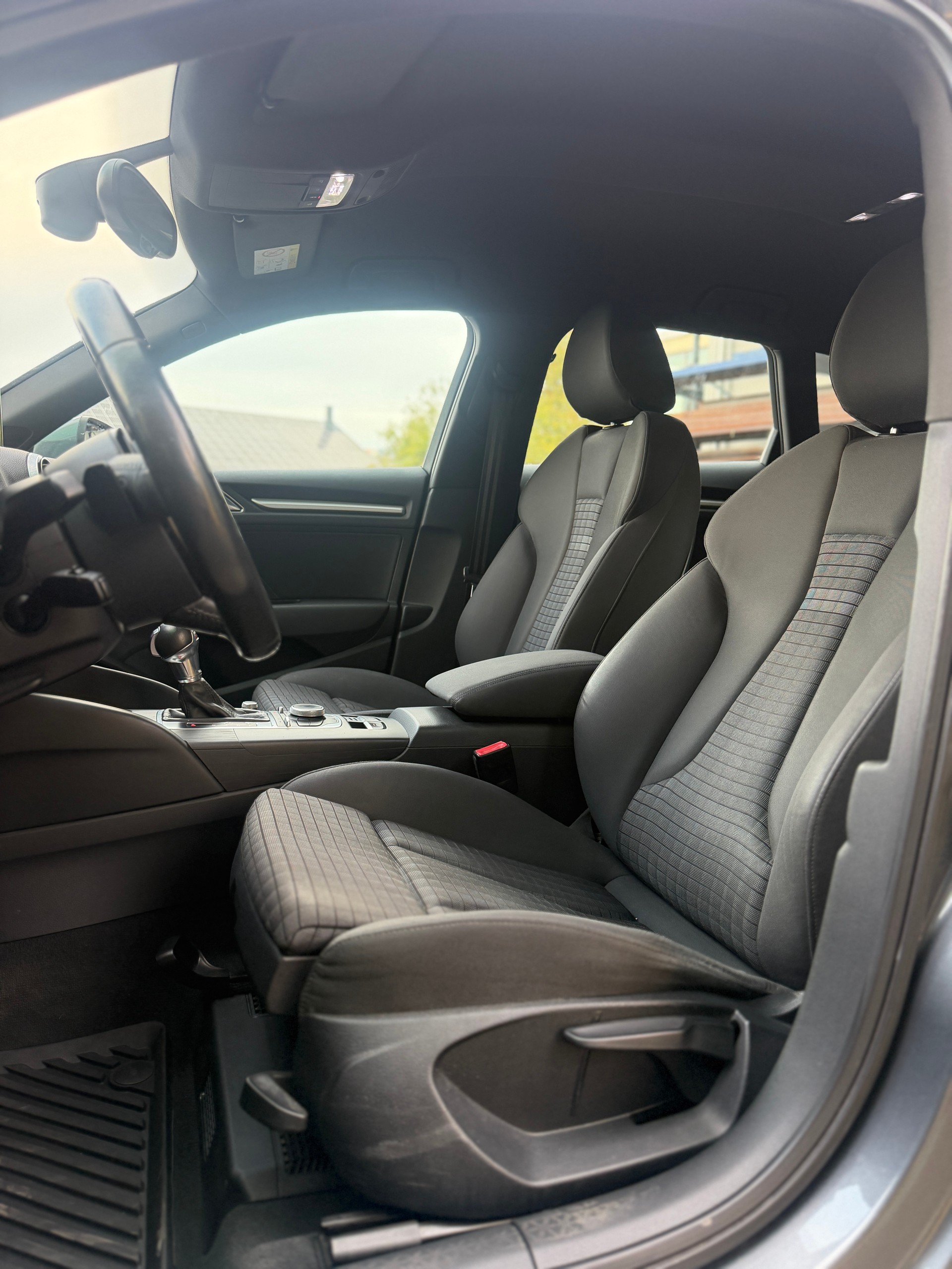 AUDI A3 Sportback 2.0 TDI Ambiente quattro S-tronic-image-8