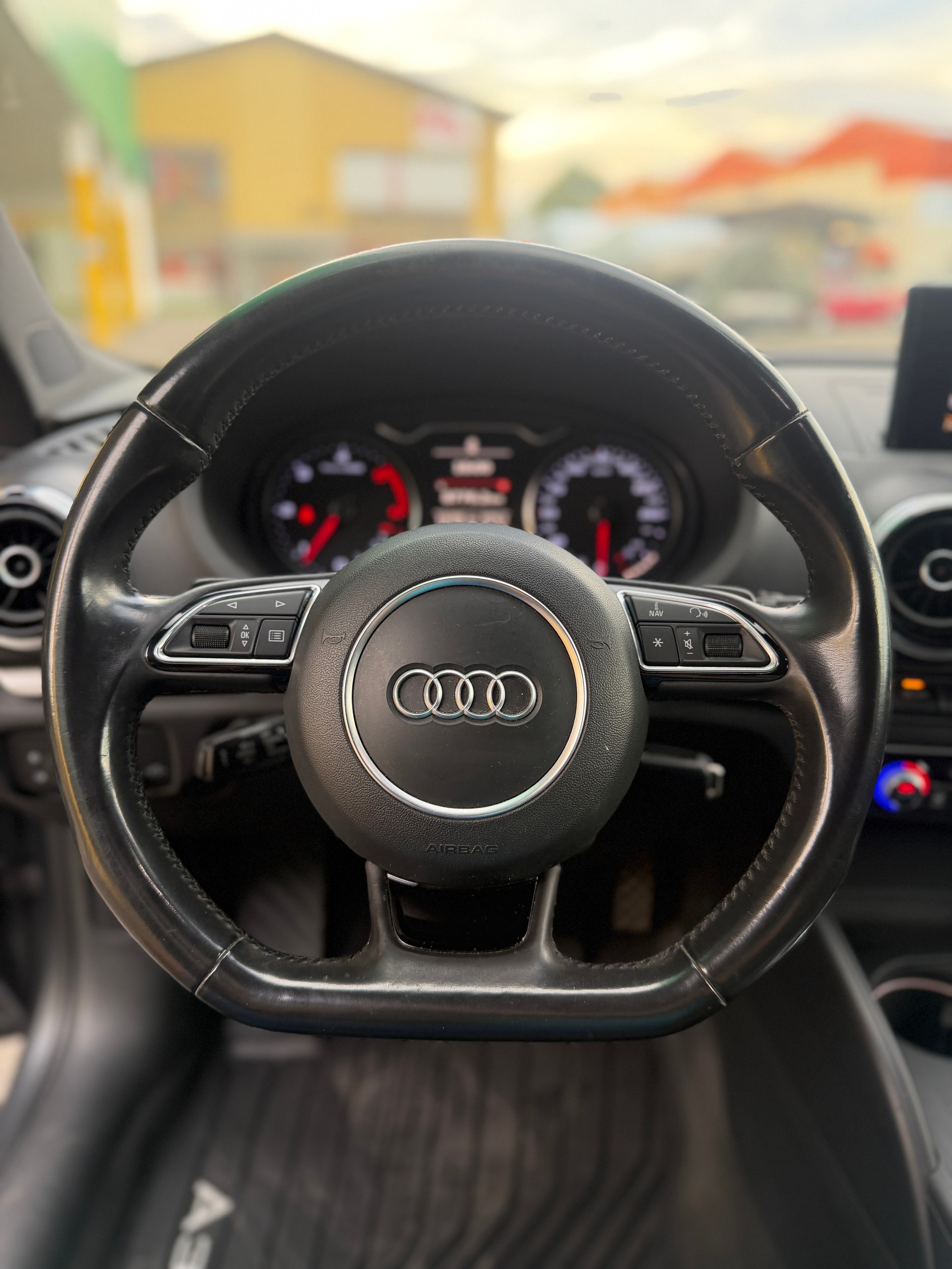 AUDI A3 Sportback 2.0 TDI Ambiente quattro S-tronic-image-10