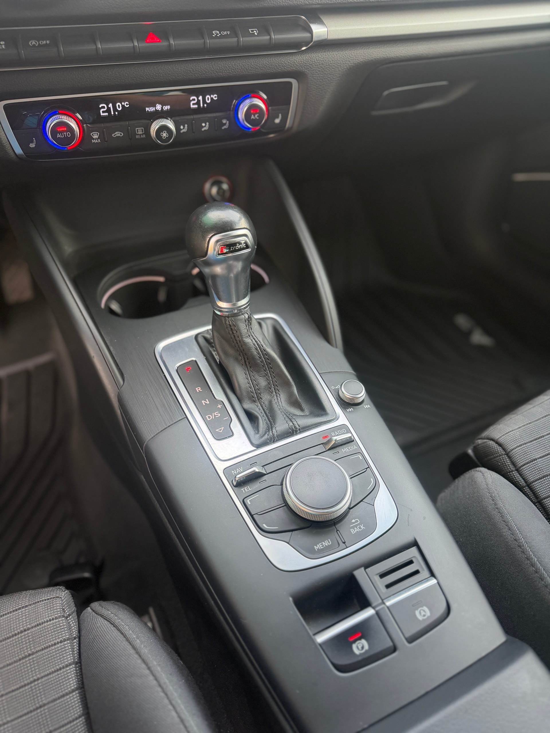 AUDI A3 Sportback 2.0 TDI Ambiente quattro S-tronic-image-13