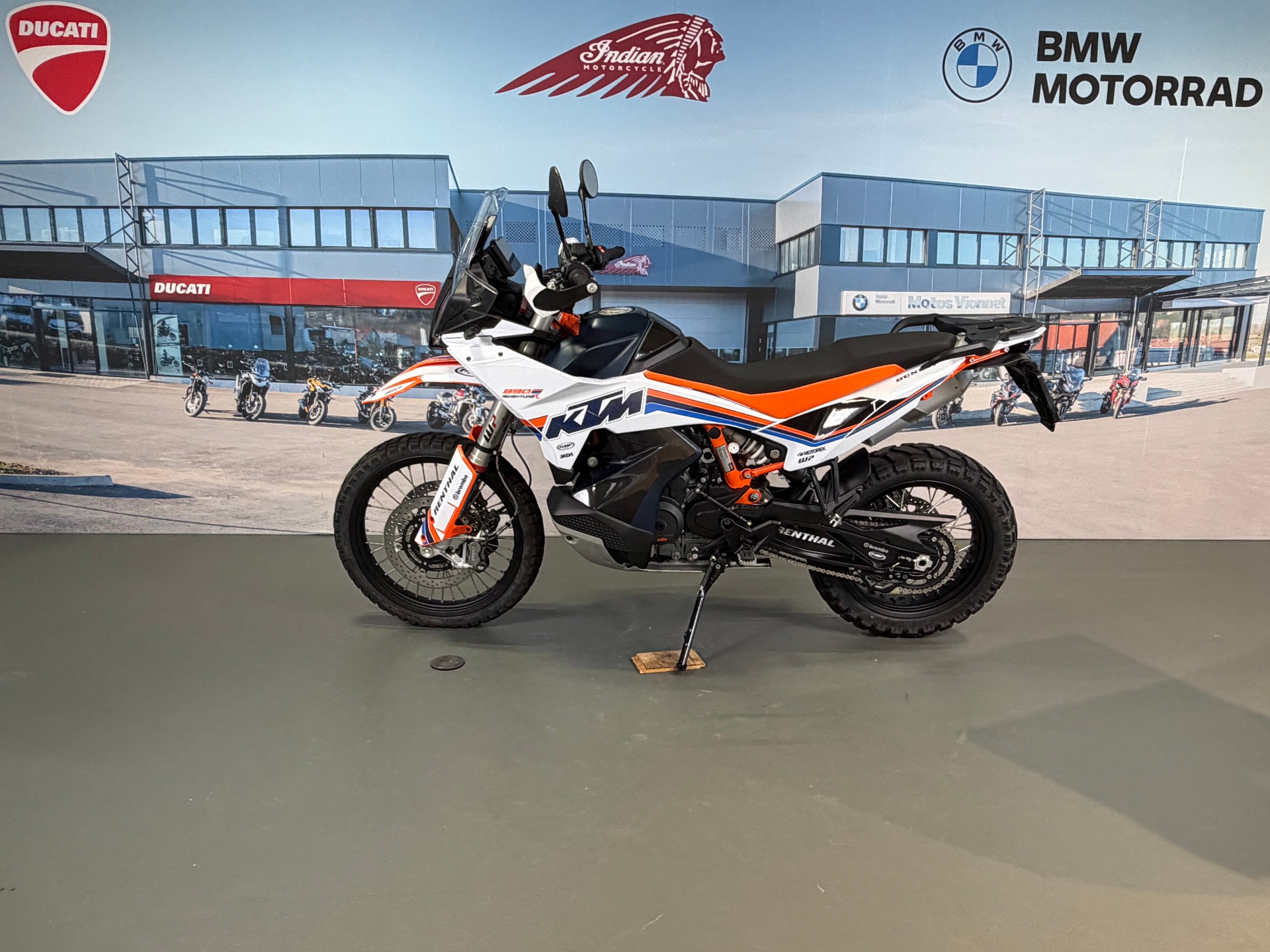 KTM 890 Adventure R-showroom-element-2